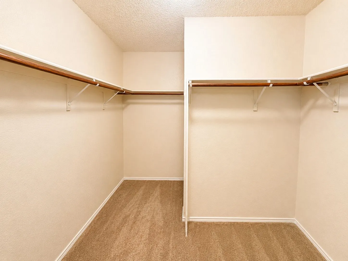 Single Family Residence For Sale in Denton County , 1600 Fieldstone Drive, Little Elm, Texas 75068, 3 Bedroom, 2 Bathroom, 2 Garage spaces, 1,868 Sqft, built in 2003, mls#21337491, Real Estate Agent in Little Elm, Homes For Sale in Denton county, Homes For Sale in Little Elm, Realtor in Little Elm Texas, Real Estate Brokerage Independent Realty Texas, Luminita Cordes Realtor
