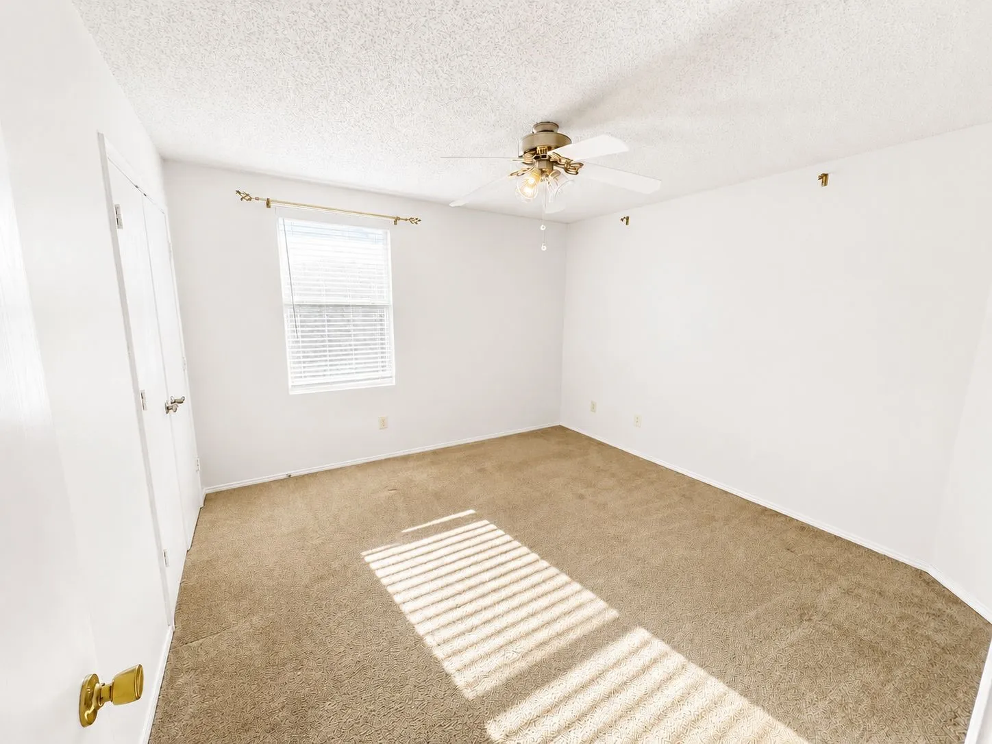 Single Family Residence For Sale in Denton County , 1600 Fieldstone Drive, Little Elm, Texas 75068, 3 Bedroom, 2 Bathroom, 2 Garage spaces, 1,868 Sqft, built in 2003, mls#21337491, Real Estate Agent in Little Elm, Homes For Sale in Denton county, Homes For Sale in Little Elm, Realtor in Little Elm Texas, Real Estate Brokerage Independent Realty Texas, Luminita Cordes Realtor