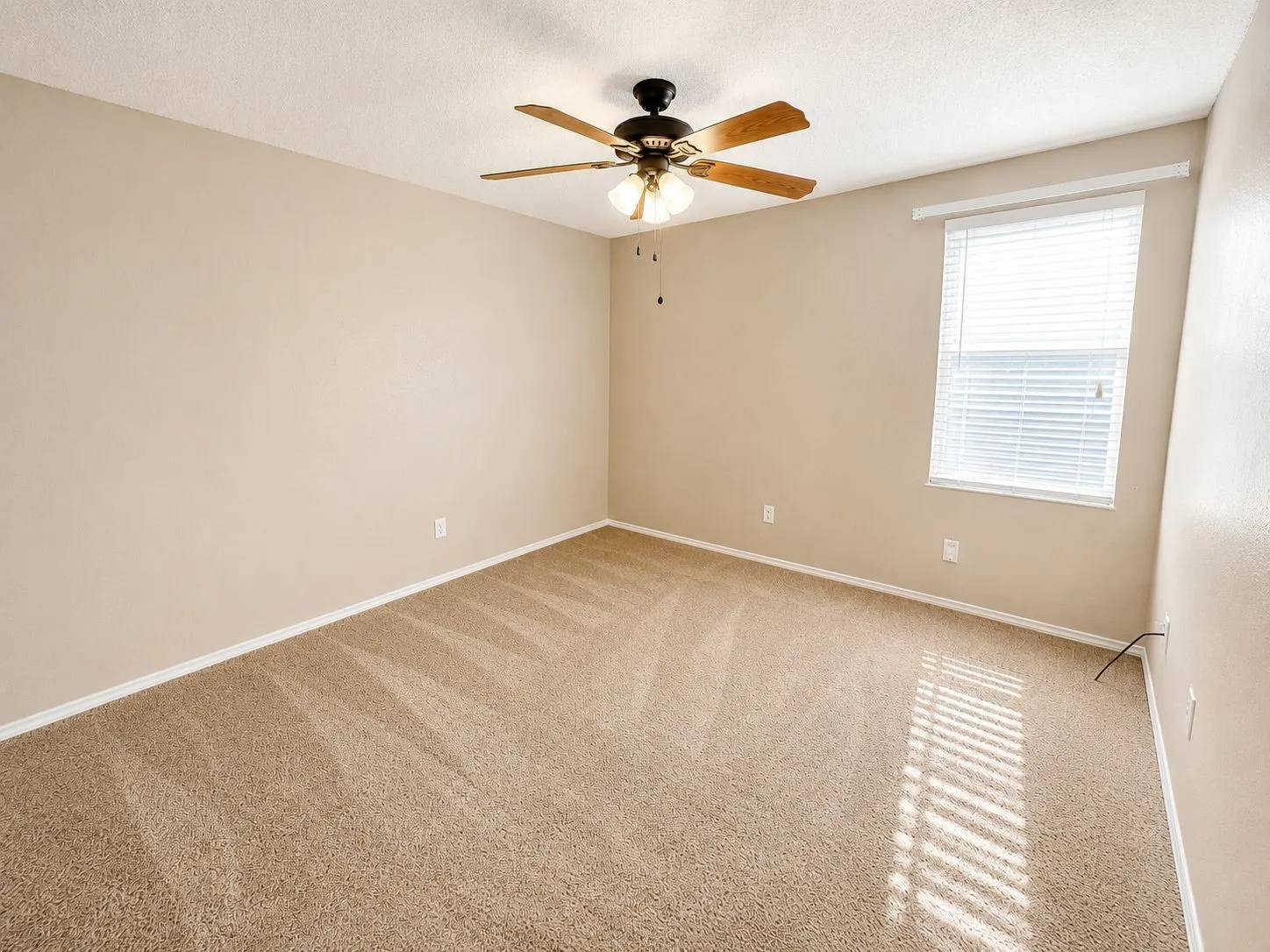 Single Family Residence For Sale in Denton County , 1600 Fieldstone Drive, Little Elm, Texas 75068, 3 Bedroom, 2 Bathroom, 2 Garage spaces, 1,868 Sqft, built in 2003, mls#21337491, Real Estate Agent in Little Elm, Homes For Sale in Denton county, Homes For Sale in Little Elm, Realtor in Little Elm Texas, Real Estate Brokerage Independent Realty Texas, Luminita Cordes Realtor