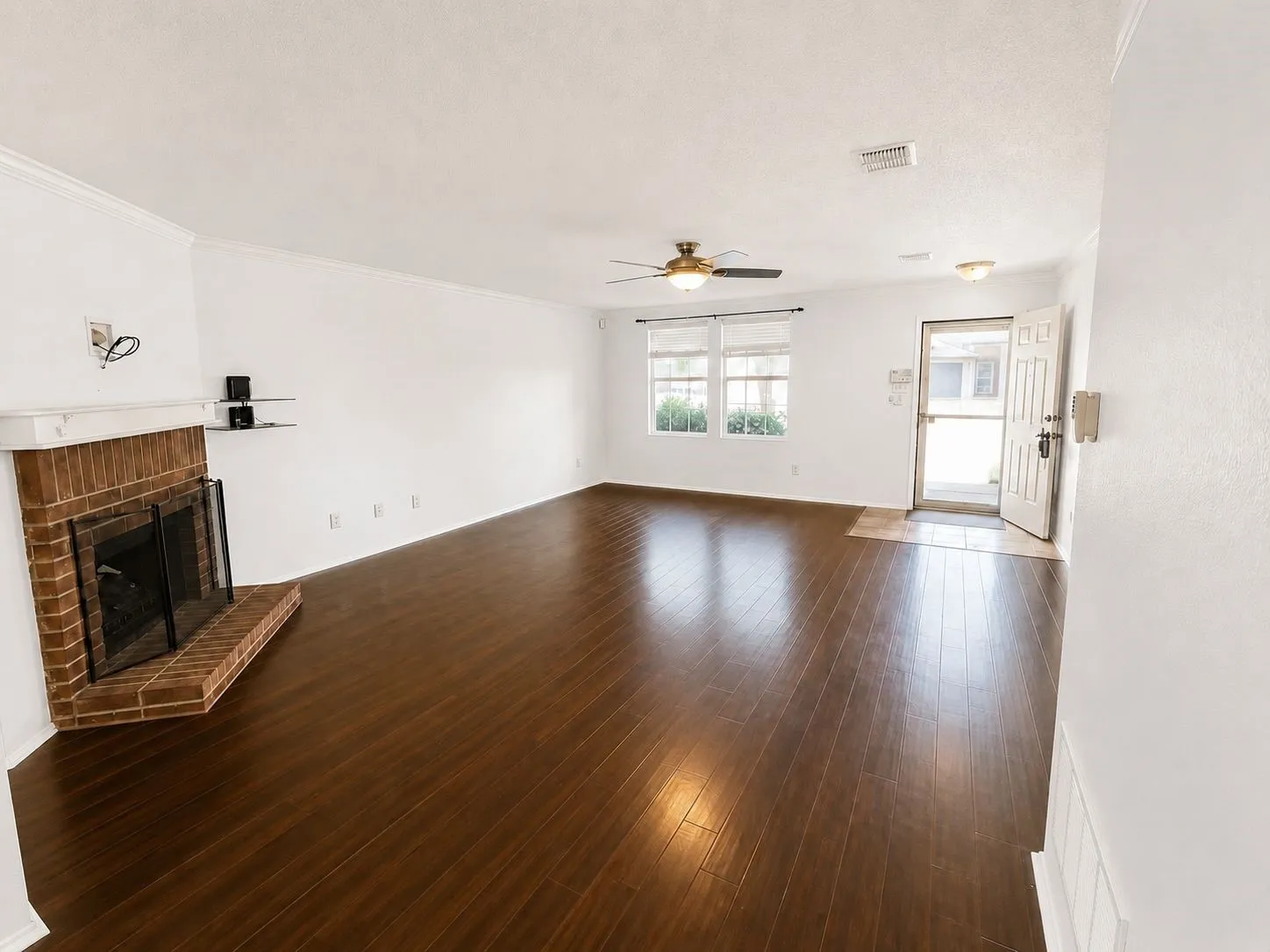 Single Family Residence For Sale in Denton County , 1600 Fieldstone Drive, Little Elm, Texas 75068, 3 Bedroom, 2 Bathroom, 2 Garage spaces, 1,868 Sqft, built in 2003, mls#21337491, Real Estate Agent in Little Elm, Homes For Sale in Denton county, Homes For Sale in Little Elm, Realtor in Little Elm Texas, Real Estate Brokerage Independent Realty Texas, Luminita Cordes Realtor