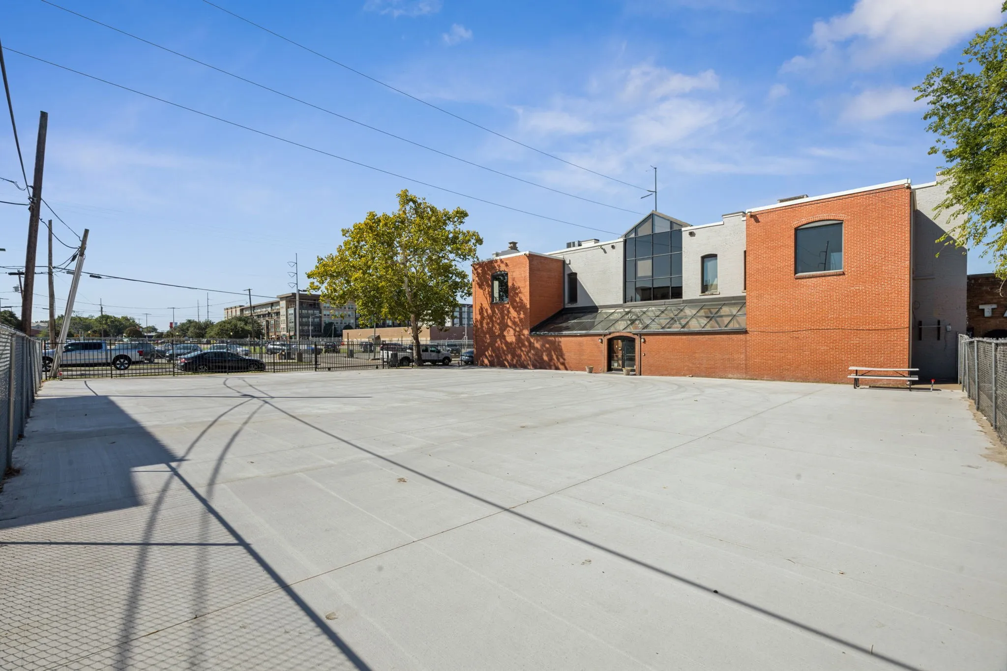 Retail For Rent in Tarrant County , 215 S Jennings Street, Fort Worth, Texas 76104, 0, 0, Garage spaces, 14,773 Sqft, built in 1909, Price $22, mls#21336640, Real Estate Agent in Fort Worth, Homes For Rent in Tarrant county, Homes For Rent in Fort Worth, Realtor in Fort Worth Texas, Real Estate Brokerage Independent Realty Texas, Luminita Cordes Realtor