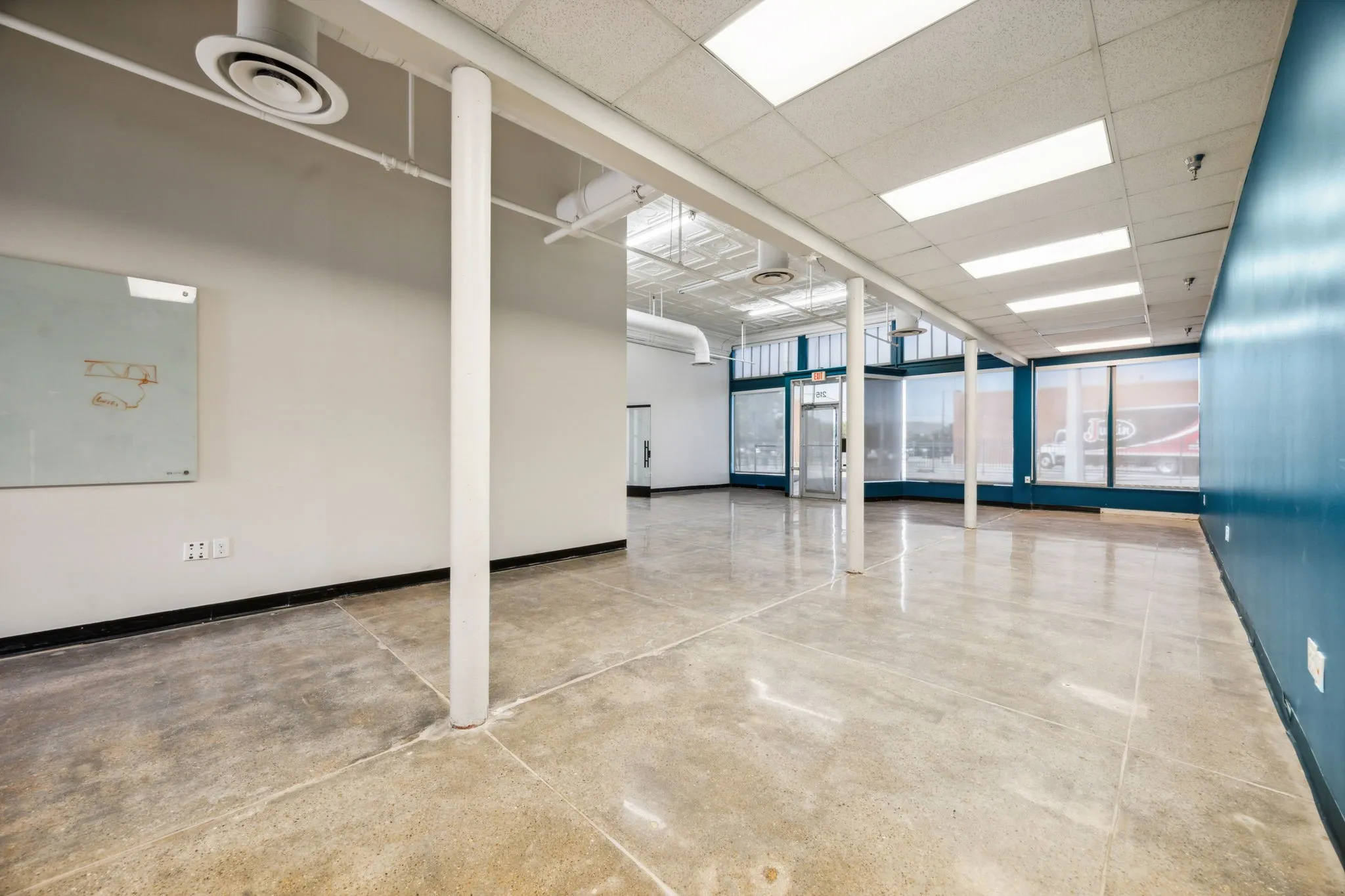 Retail For Rent in Tarrant County , 215 S Jennings Street, Fort Worth, Texas 76104, 0, 0, Garage spaces, 14,773 Sqft, built in 1909, Price $22, mls#21336640, Real Estate Agent in Fort Worth, Homes For Rent in Tarrant county, Homes For Rent in Fort Worth, Realtor in Fort Worth Texas, Real Estate Brokerage Independent Realty Texas, Luminita Cordes Realtor