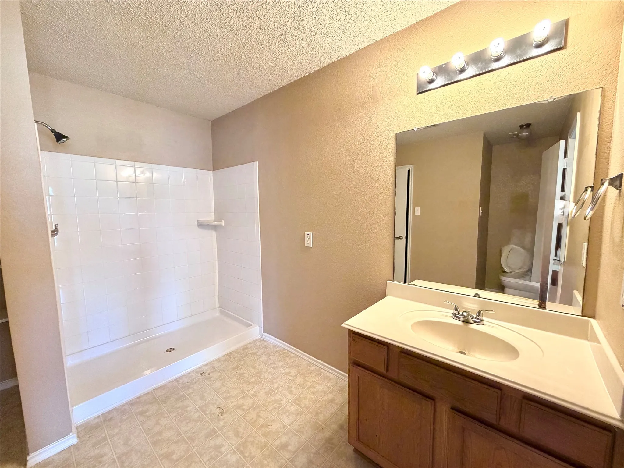 Single Family Residence For Rent in Dallas County , 185 Rolling Court, Lancaster, Texas 75146, 3 Bedroom, 2 Bathroom, 2 Garage spaces, 1,986 Sqft, built in 2006, mls#21337753, Real Estate Agent in Lancaster, Homes For Rent in Dallas county, Homes For Rent in Lancaster, Realtor in Lancaster Texas, Real Estate Brokerage Independent Realty Texas, Luminita Cordes Realtor
