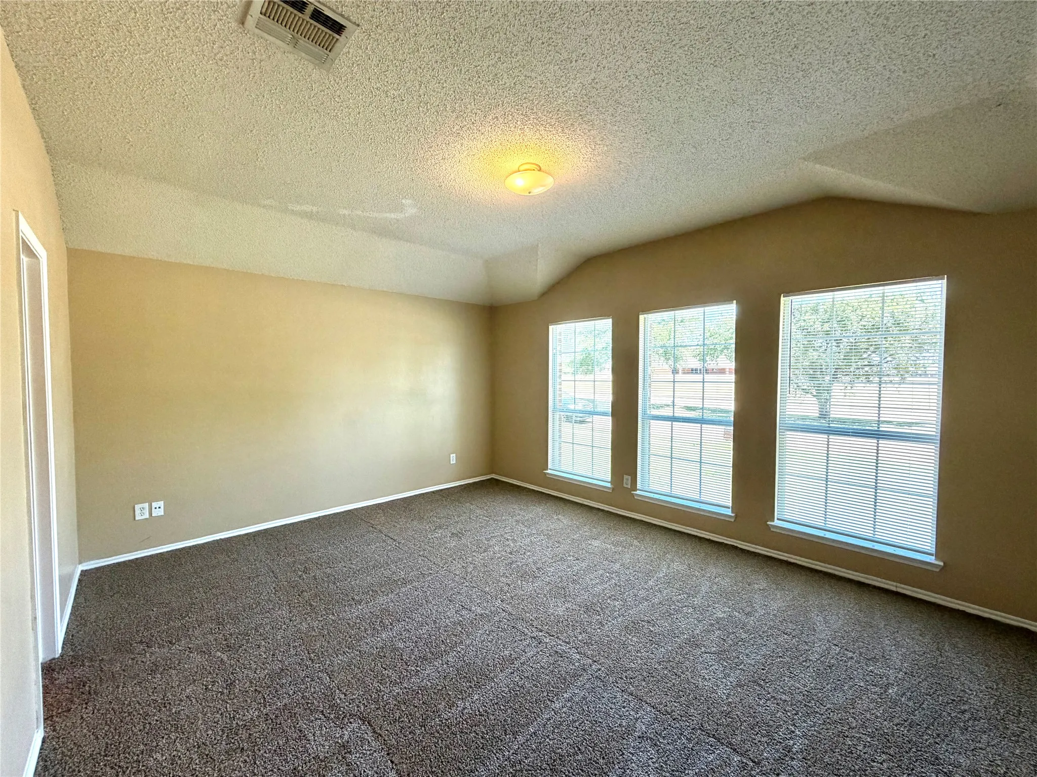 Single Family Residence For Rent in Dallas County , 185 Rolling Court, Lancaster, Texas 75146, 3 Bedroom, 2 Bathroom, 2 Garage spaces, 1,986 Sqft, built in 2006, mls#21337753, Real Estate Agent in Lancaster, Homes For Rent in Dallas county, Homes For Rent in Lancaster, Realtor in Lancaster Texas, Real Estate Brokerage Independent Realty Texas, Luminita Cordes Realtor