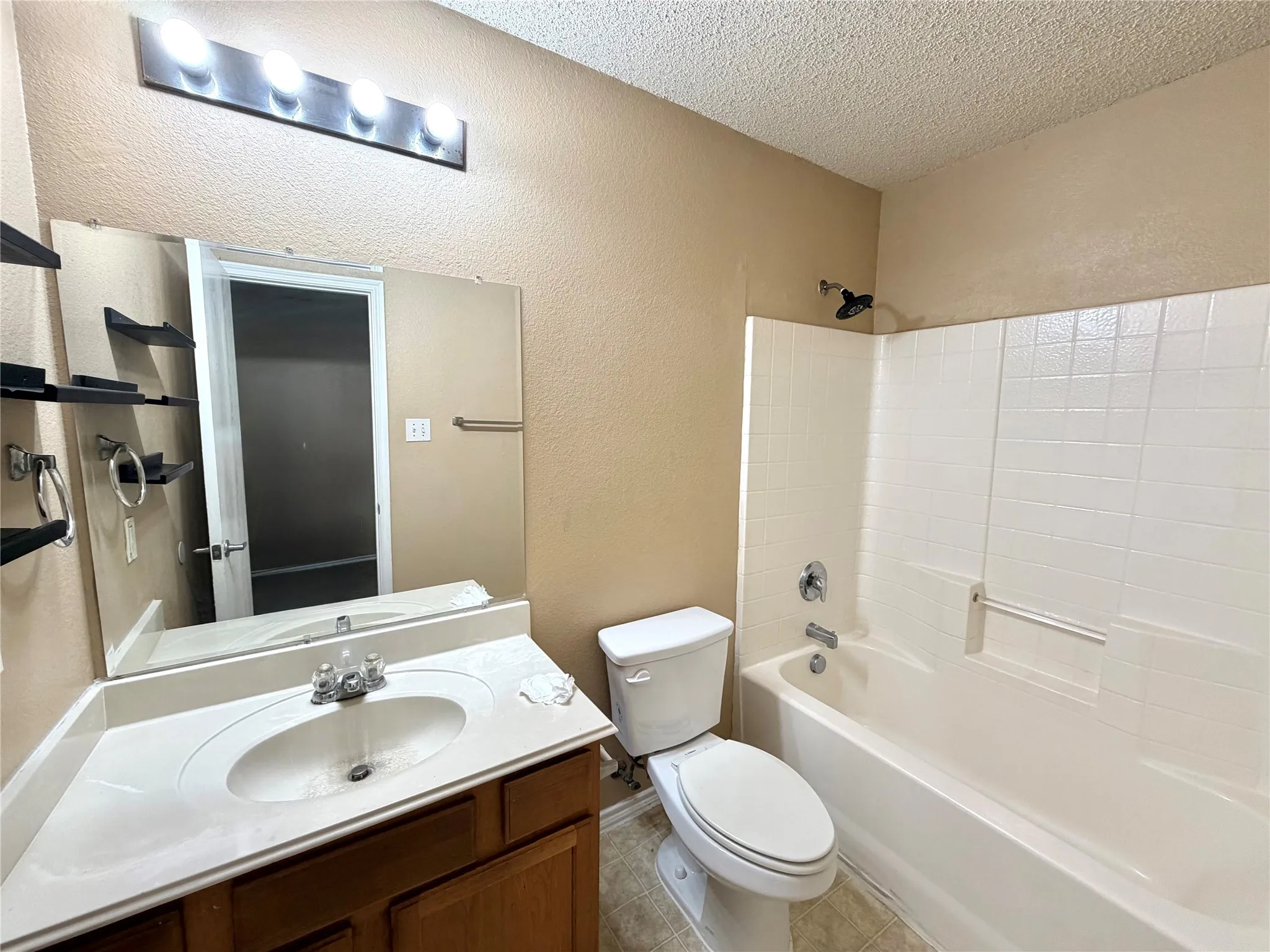Single Family Residence For Rent in Dallas County , 185 Rolling Court, Lancaster, Texas 75146, 3 Bedroom, 2 Bathroom, 2 Garage spaces, 1,986 Sqft, built in 2006, mls#21337753, Real Estate Agent in Lancaster, Homes For Rent in Dallas county, Homes For Rent in Lancaster, Realtor in Lancaster Texas, Real Estate Brokerage Independent Realty Texas, Luminita Cordes Realtor