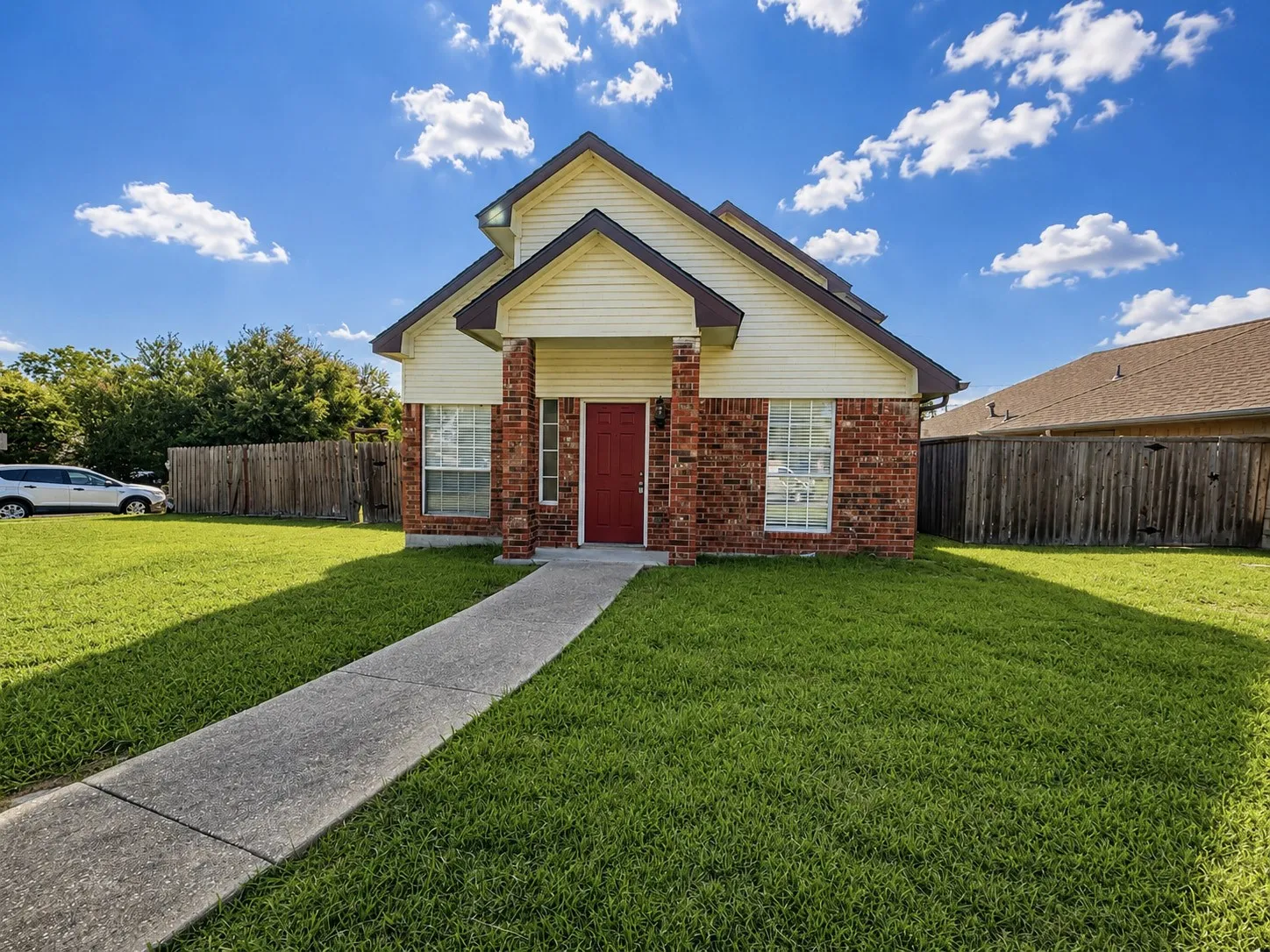Single Family Residence For Sale in Collin County , 510 E Stone Circle, Wylie, Texas 75098, 3 Bedroom, 3 Bathroom, 2 Garage spaces, 1,245 Sqft, built in 1992, mls#21336052, Real Estate Agent in Wylie, Homes For Sale in Collin county, Homes For Sale in Wylie, Realtor in Wylie Texas, Real Estate Brokerage Independent Realty Texas, Luminita Cordes Realtor