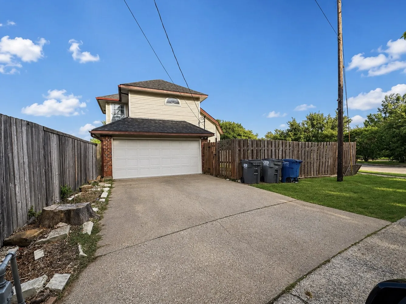 Single Family Residence For Sale in Collin County , 510 E Stone Circle, Wylie, Texas 75098, 3 Bedroom, 3 Bathroom, 2 Garage spaces, 1,245 Sqft, built in 1992, mls#21336052, Real Estate Agent in Wylie, Homes For Sale in Collin county, Homes For Sale in Wylie, Realtor in Wylie Texas, Real Estate Brokerage Independent Realty Texas, Luminita Cordes Realtor