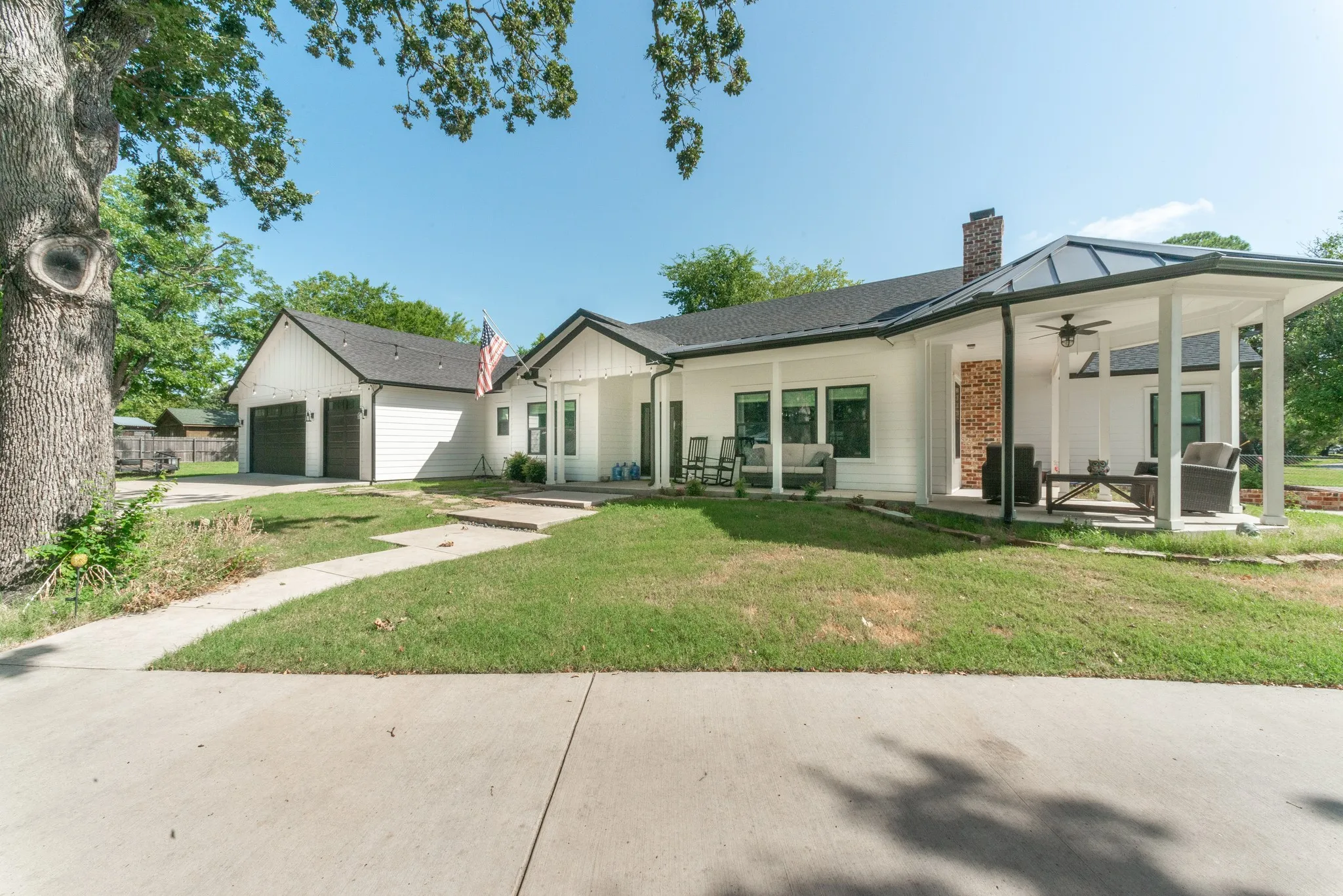 Single Family Residence For Rent in Henderson County , 131 Lakeway Lane, Gun Barrel City, Texas 75156, 3 Bedrooms, 3 Bathrooms, 3 Garage spaces, 2,500 Sqft, built in 2024, Price $2,850, mls#21334065, Real Estate Agent in Gun Barrel City, Homes For Rent in Henderson county, Homes For Rent in Gun Barrel City, Realtor in Gun Barrel City Texas, Real Estate Brokerage Independent Realty Texas, Luminita Cordes Realtor