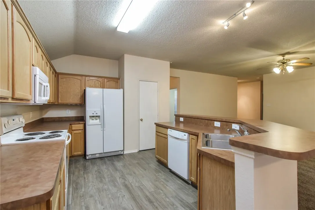 Single Family Residence For Rent in Collin County , 5505 Cedar Elm Drive, Mc Kinney, Texas 75070, 3 Bedroom, 2 Bathroom, 2 Garage spaces, 1,666 Sqft, built in 2003, mls#21336796, Real Estate Agent in Mc Kinney, Homes For Rent in Collin county, Homes For Rent in Mc Kinney, Realtor in Mc Kinney Texas, Real Estate Brokerage Independent Realty Texas, Luminita Cordes Realtor