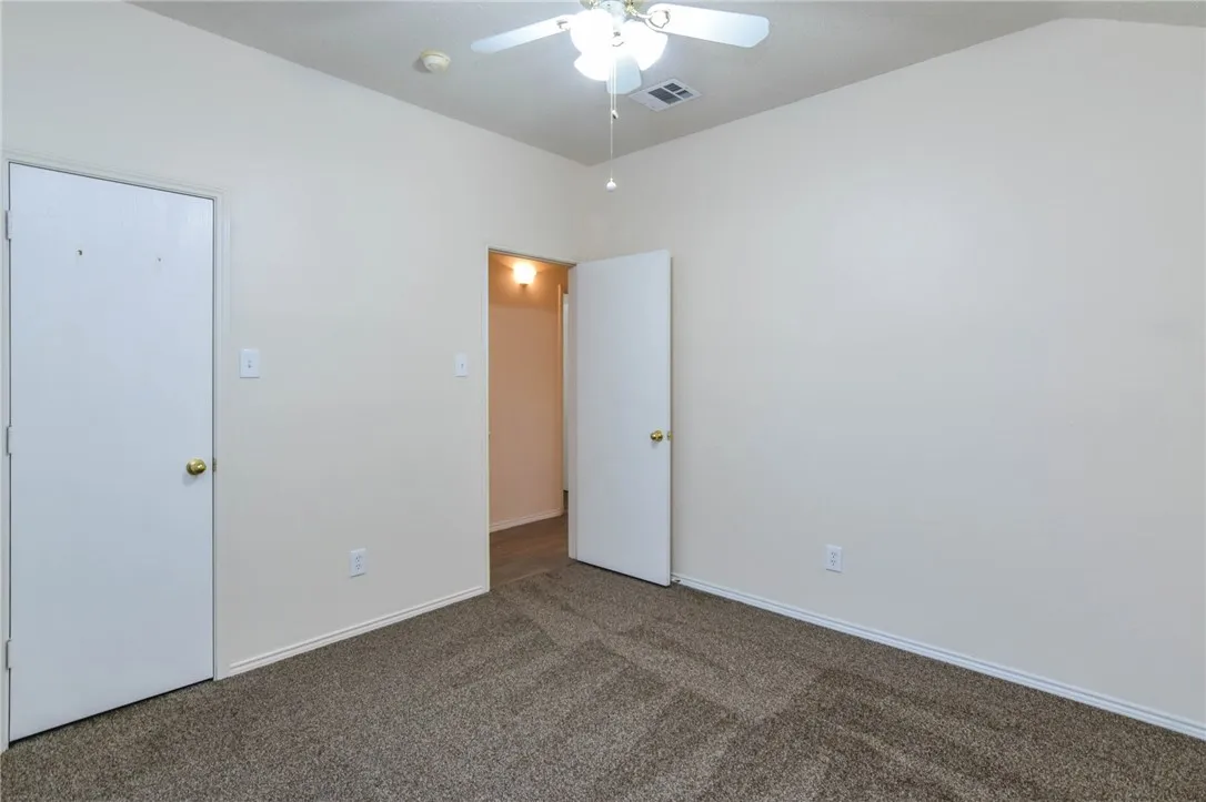 Single Family Residence For Rent in Collin County , 5505 Cedar Elm Drive, Mc Kinney, Texas 75070, 3 Bedroom, 2 Bathroom, 2 Garage spaces, 1,666 Sqft, built in 2003, mls#21336796, Real Estate Agent in Mc Kinney, Homes For Rent in Collin county, Homes For Rent in Mc Kinney, Realtor in Mc Kinney Texas, Real Estate Brokerage Independent Realty Texas, Luminita Cordes Realtor