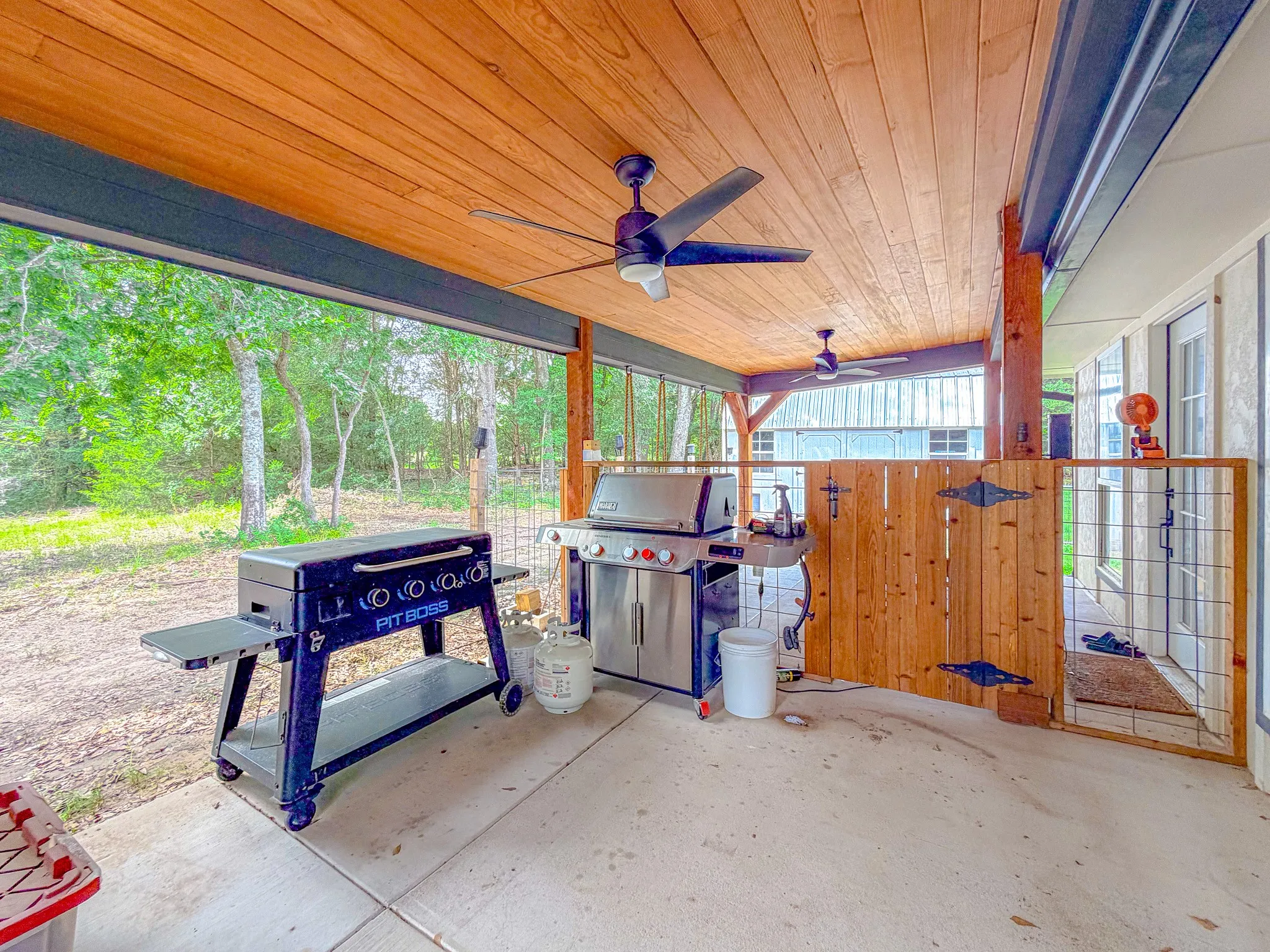 Farm For Sale in Navarro County , 315 County Road 2240, Kerens, Texas 75144, 2 Bedroom, 2 Bathroom, 4 Garage spaces, 1,320 Sqft, built in 2002, mls#21337587, Real Estate Agent in Kerens, Homes For Sale in Navarro county, Homes For Sale in Kerens, Realtor in Kerens Texas, Real Estate Brokerage Independent Realty Texas, Luminita Cordes Realtor