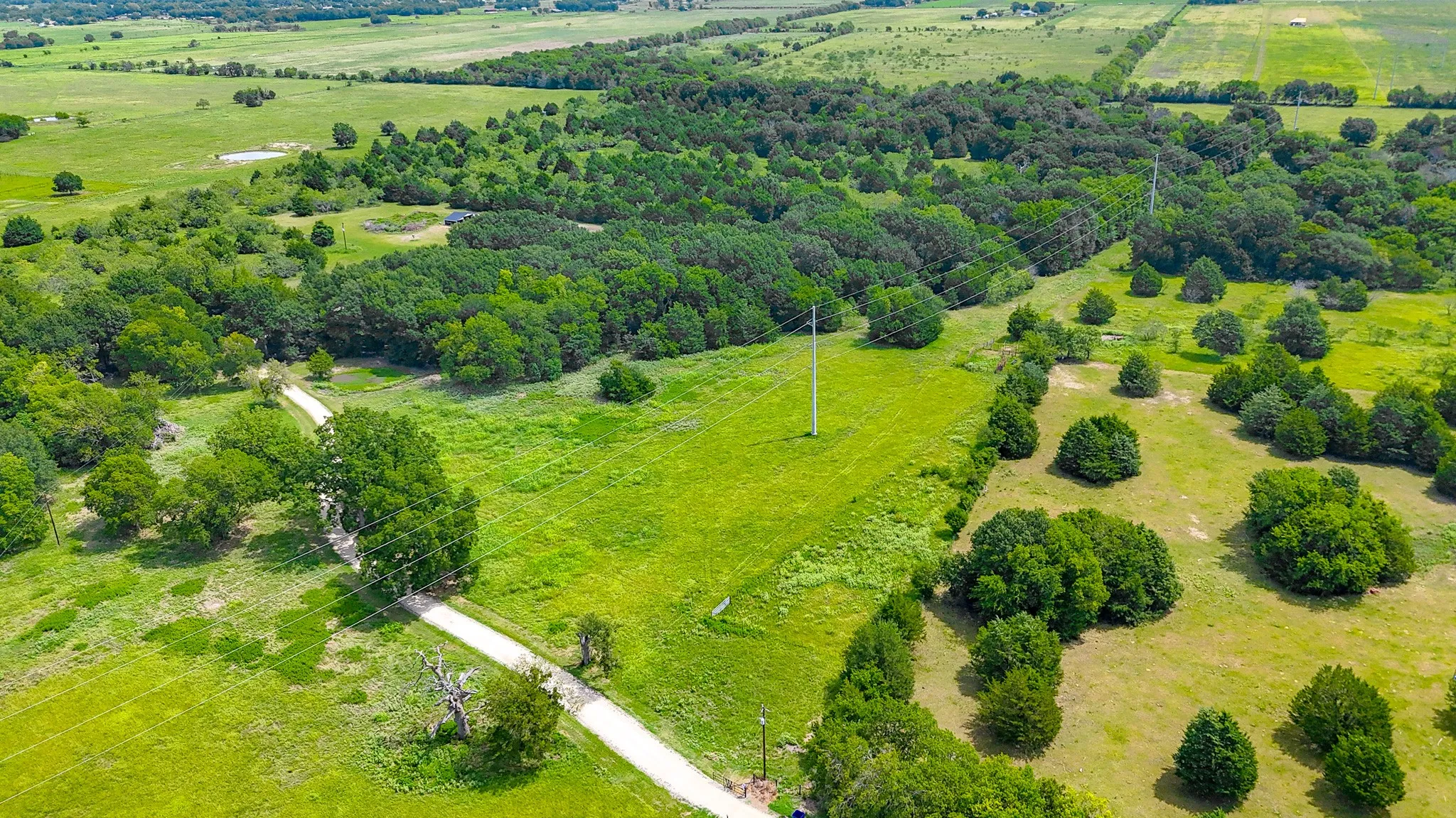 Farm For Sale in Navarro County , 315 County Road 2240, Kerens, Texas 75144, 2 Bedroom, 2 Bathroom, 4 Garage spaces, 1,320 Sqft, built in 2002, mls#21337587, Real Estate Agent in Kerens, Homes For Sale in Navarro county, Homes For Sale in Kerens, Realtor in Kerens Texas, Real Estate Brokerage Independent Realty Texas, Luminita Cordes Realtor