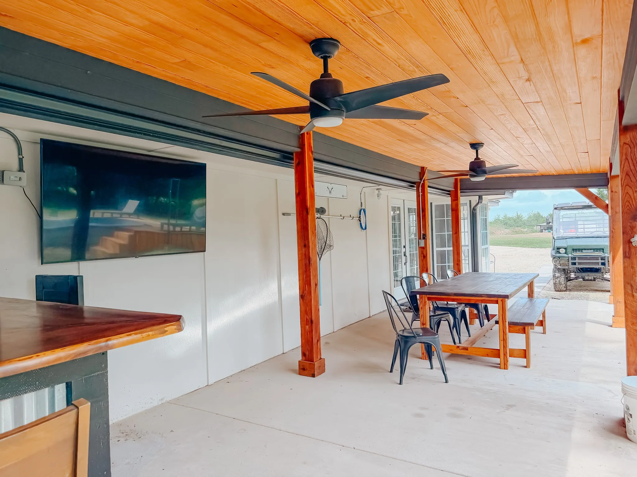 Farm For Sale in Navarro County , 315 County Road 2240, Kerens, Texas 75144, 2 Bedroom, 2 Bathroom, 4 Garage spaces, 1,320 Sqft, built in 2002, mls#21337587, Real Estate Agent in Kerens, Homes For Sale in Navarro county, Homes For Sale in Kerens, Realtor in Kerens Texas, Real Estate Brokerage Independent Realty Texas, Luminita Cordes Realtor
