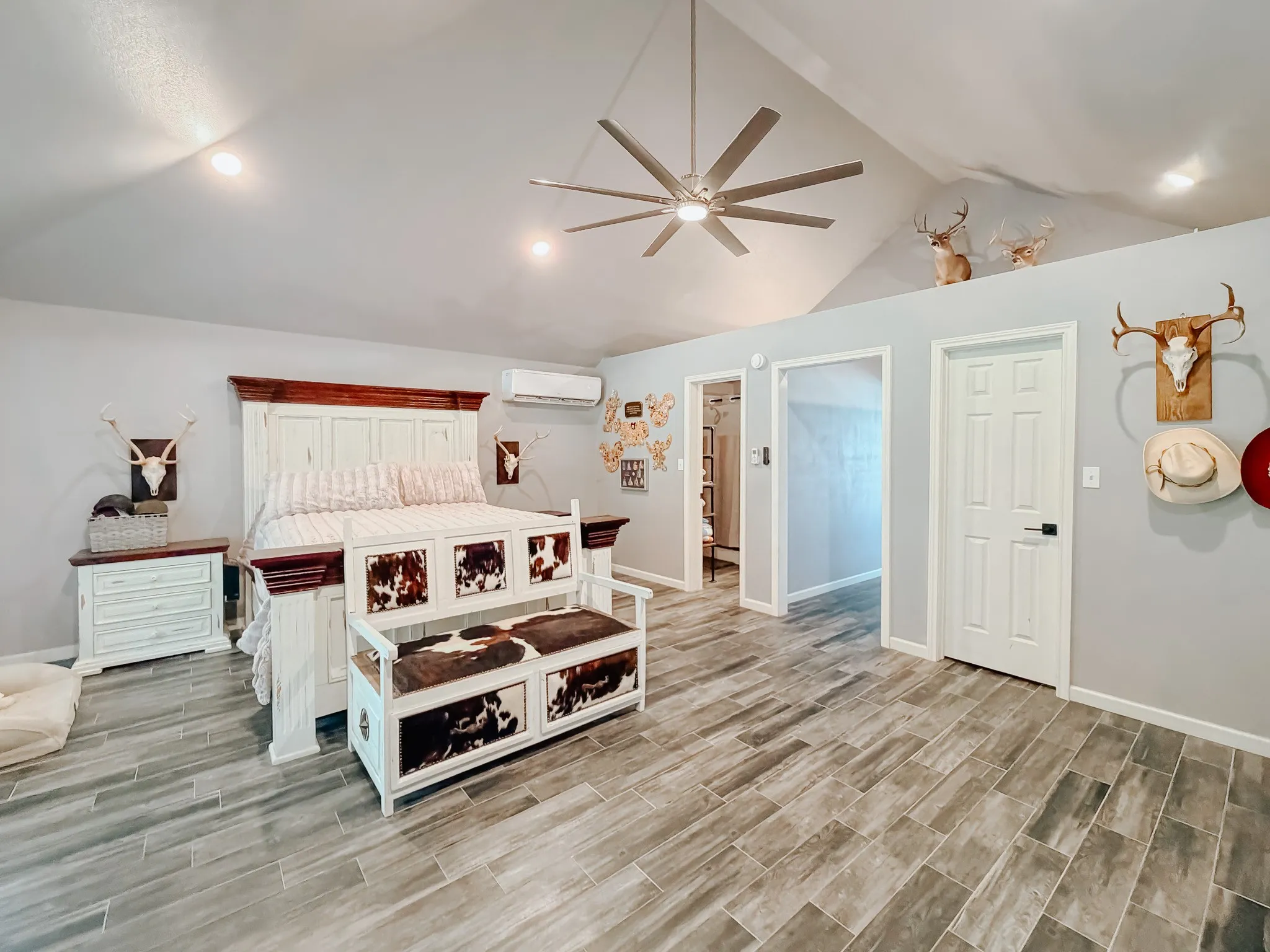 Farm For Sale in Navarro County , 315 County Road 2240, Kerens, Texas 75144, 2 Bedroom, 2 Bathroom, 4 Garage spaces, 1,320 Sqft, built in 2002, mls#21337587, Real Estate Agent in Kerens, Homes For Sale in Navarro county, Homes For Sale in Kerens, Realtor in Kerens Texas, Real Estate Brokerage Independent Realty Texas, Luminita Cordes Realtor