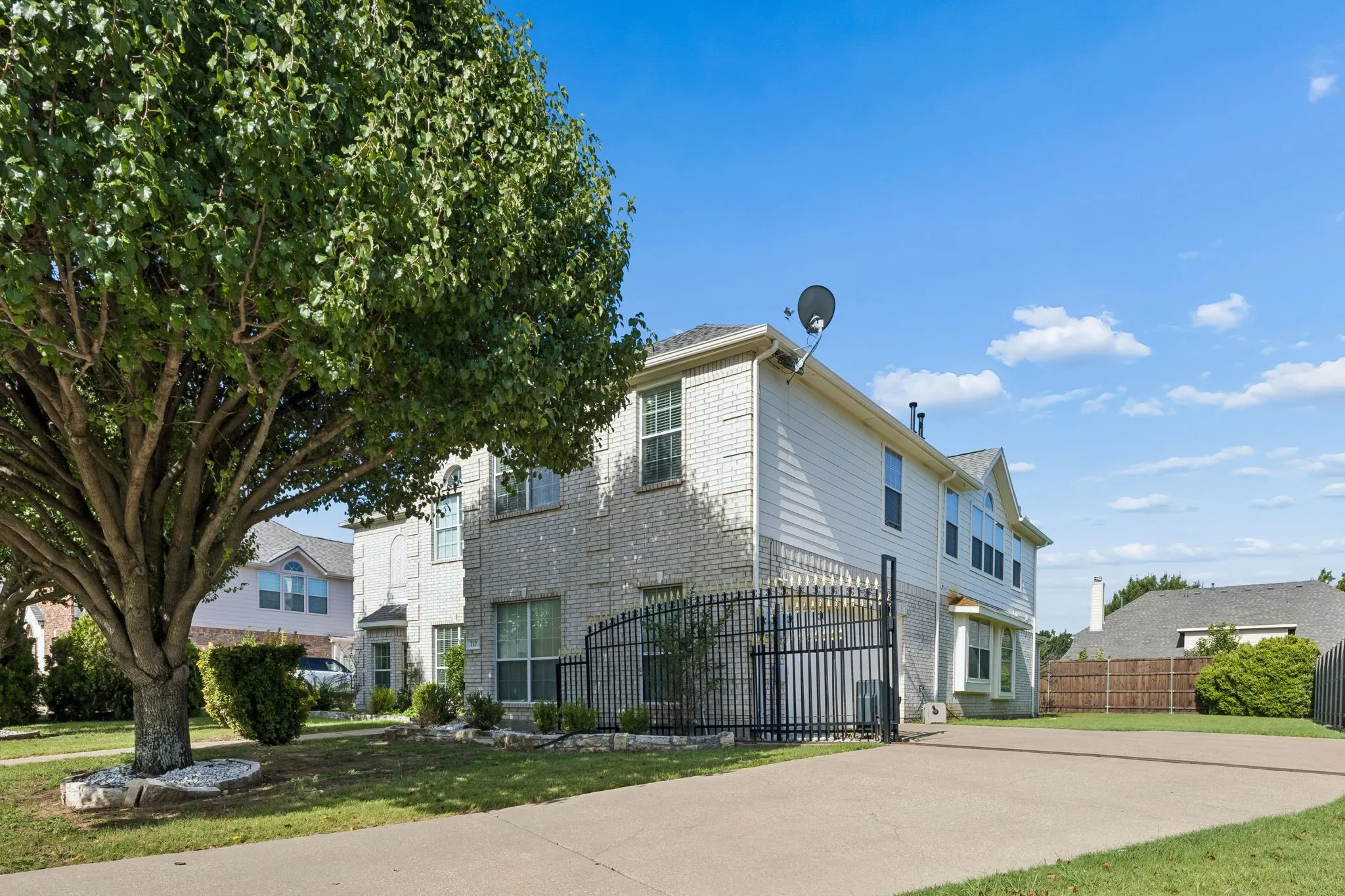 Single Family Residence For Sale in Collin County , 717 Morningside Trail, Murphy, Texas 75094, 5 Bedroom, 4 Bathroom, 2 Garage spaces, 4,428 Sqft, built in 2005, mls#21331844, Real Estate Agent in Murphy, Homes For Sale in Collin county, Homes For Sale in Murphy, Realtor in Murphy Texas, Real Estate Brokerage Independent Realty Texas, Luminita Cordes Realtor