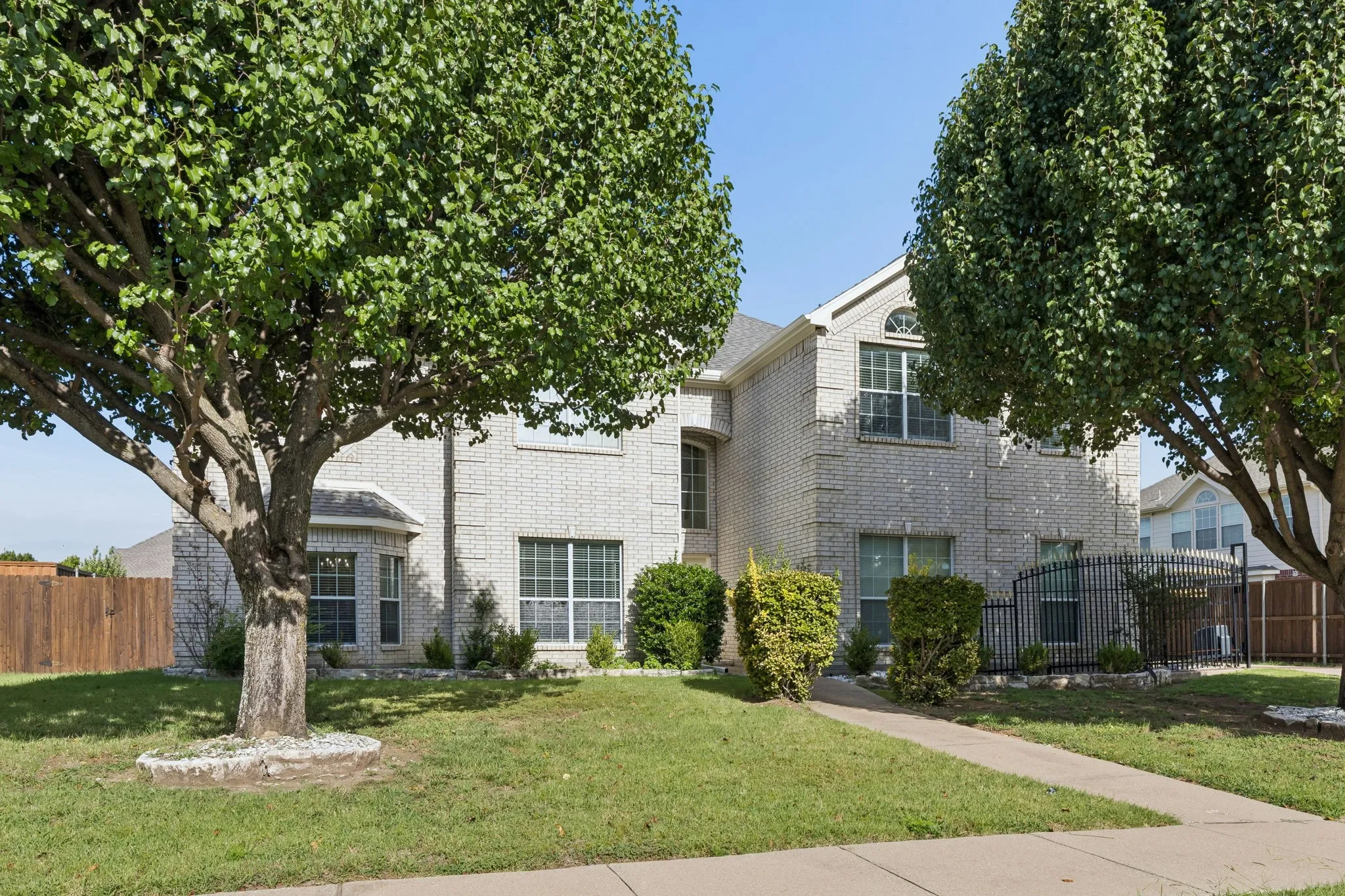 Single Family Residence For Sale in Collin County , 717 Morningside Trail, Murphy, Texas 75094, 5 Bedroom, 4 Bathroom, 2 Garage spaces, 4,428 Sqft, built in 2005, mls#21331844, Real Estate Agent in Murphy, Homes For Sale in Collin county, Homes For Sale in Murphy, Realtor in Murphy Texas, Real Estate Brokerage Independent Realty Texas, Luminita Cordes Realtor