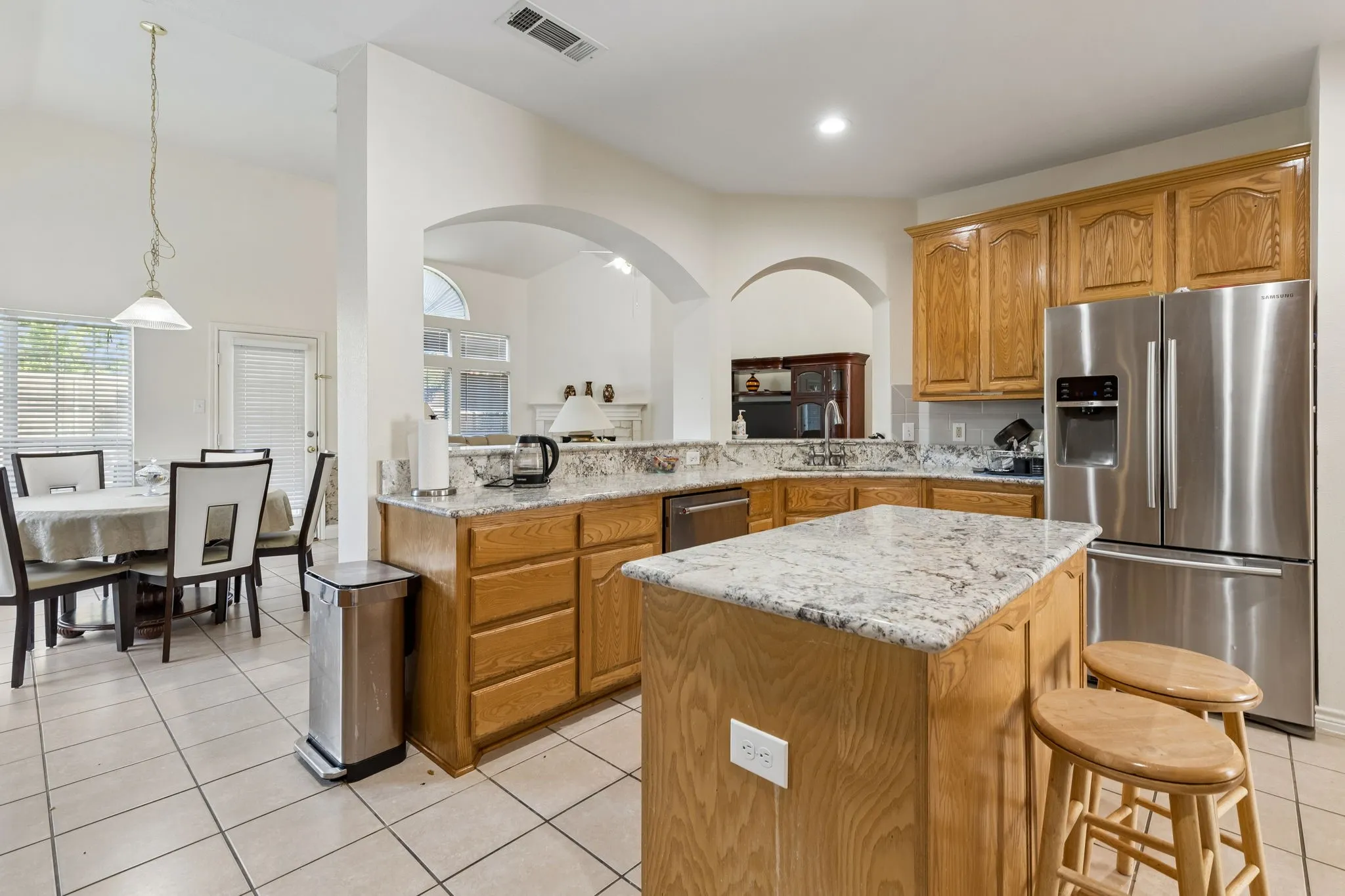 Single Family Residence For Sale in Collin County , 717 Morningside Trail, Murphy, Texas 75094, 5 Bedroom, 4 Bathroom, 2 Garage spaces, 4,428 Sqft, built in 2005, mls#21331844, Real Estate Agent in Murphy, Homes For Sale in Collin county, Homes For Sale in Murphy, Realtor in Murphy Texas, Real Estate Brokerage Independent Realty Texas, Luminita Cordes Realtor