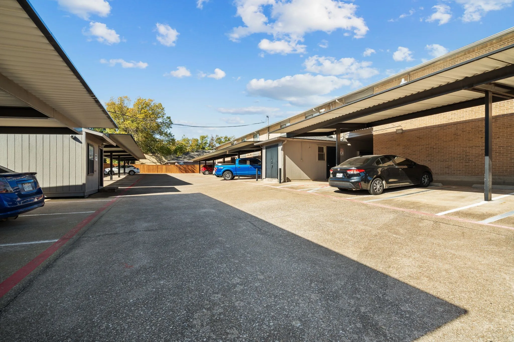 Apartment For Rent in Tarrant County , 320 E 4th Street 106, Arlington, Texas 76010, 1 Bedroom, 1 Bathroom, Garage spaces, 750 Sqft, built in 1983, Price $1,150, mls#21337375, Real Estate Agent in Arlington, Homes For Rent in Tarrant county, Homes For Rent in Arlington, Realtor in Arlington Texas, Real Estate Brokerage Independent Realty Texas, Luminita Cordes Realtor