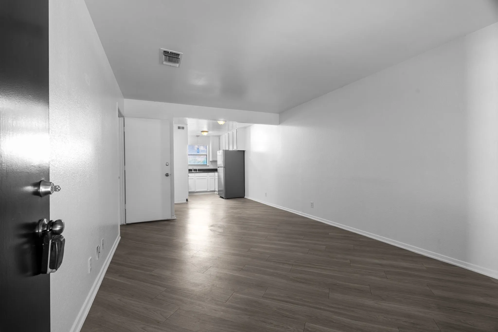 Apartment For Rent in Tarrant County , 320 E 4th Street 106, Arlington, Texas 76010, 1 Bedroom, 1 Bathroom, Garage spaces, 750 Sqft, built in 1983, Price $1,150, mls#21337375, Real Estate Agent in Arlington, Homes For Rent in Tarrant county, Homes For Rent in Arlington, Realtor in Arlington Texas, Real Estate Brokerage Independent Realty Texas, Luminita Cordes Realtor