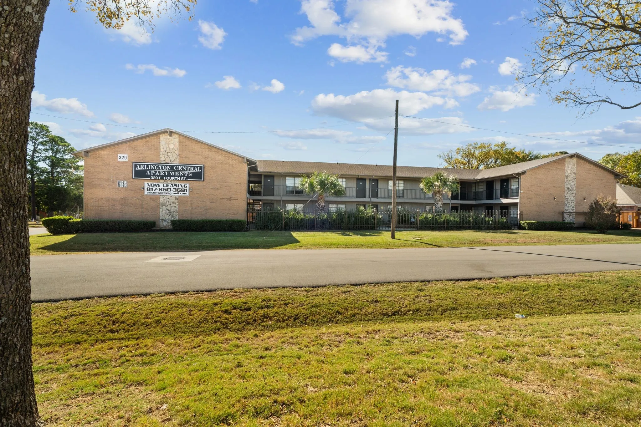 Apartment For Rent in Tarrant County , 320 E 4th Street 106, Arlington, Texas 76010, 1 Bedroom, 1 Bathroom, Garage spaces, 750 Sqft, built in 1983, Price $1,150, mls#21337375, Real Estate Agent in Arlington, Homes For Rent in Tarrant county, Homes For Rent in Arlington, Realtor in Arlington Texas, Real Estate Brokerage Independent Realty Texas, Luminita Cordes Realtor