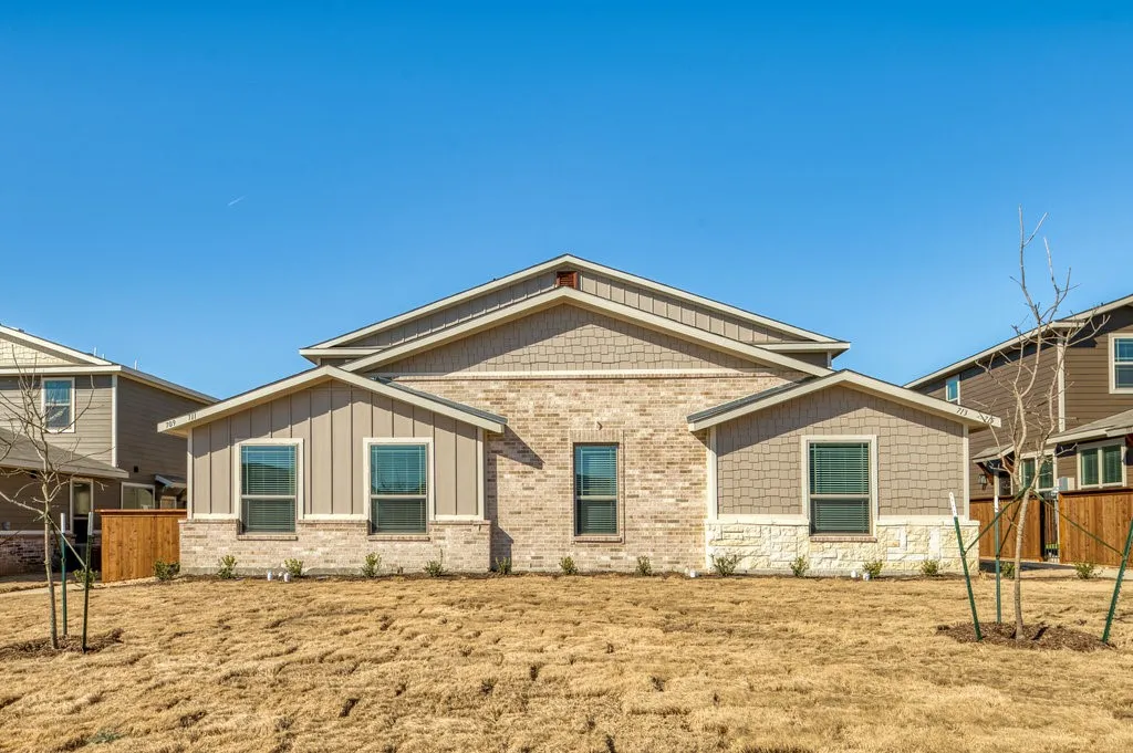 Apartment For Rent in Ellis County , 711 Harvest Moon Drive, Venus, Texas 76084, 2 Bedroom, 2 Bathroom, 1 Garage spaces, 1,274 Sqft, built in 2022, mls#21337806, Real Estate Agent in Venus, Homes For Rent in Ellis county, Homes For Rent in Venus, Realtor in Venus Texas, Real Estate Brokerage Independent Realty Texas, Luminita Cordes Realtor