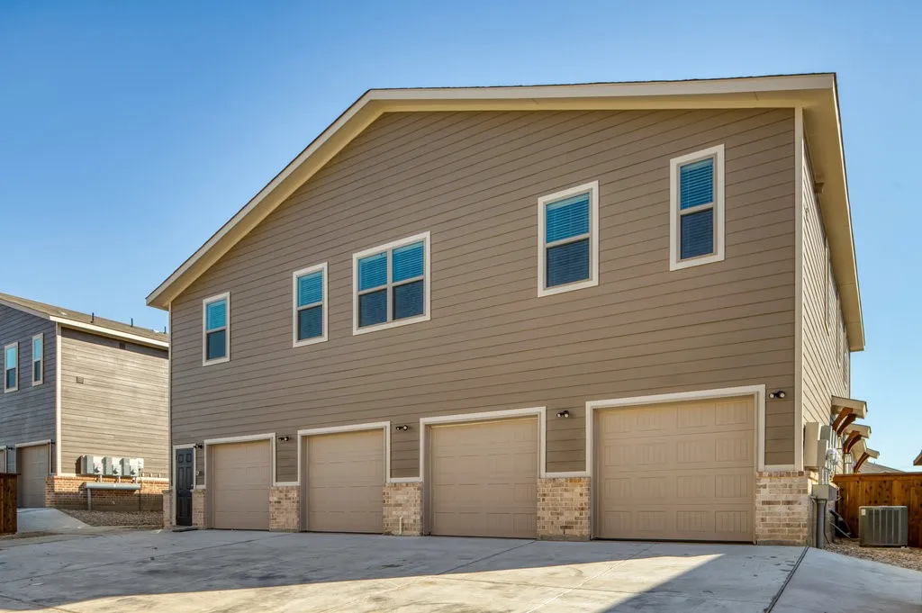 Apartment For Rent in Ellis County , 711 Harvest Moon Drive, Venus, Texas 76084, 2 Bedroom, 2 Bathroom, 1 Garage spaces, 1,274 Sqft, built in 2022, mls#21337806, Real Estate Agent in Venus, Homes For Rent in Ellis county, Homes For Rent in Venus, Realtor in Venus Texas, Real Estate Brokerage Independent Realty Texas, Luminita Cordes Realtor