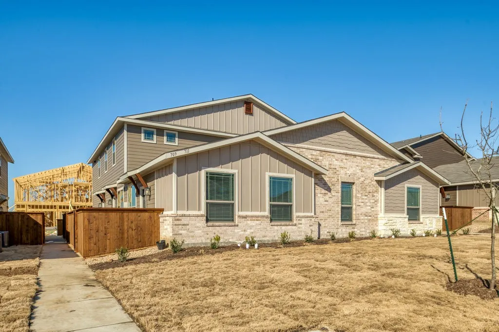 Apartment For Rent in Ellis County , 711 Harvest Moon Drive, Venus, Texas 76084, 2 Bedroom, 2 Bathroom, 1 Garage spaces, 1,274 Sqft, built in 2022, mls#21337806, Real Estate Agent in Venus, Homes For Rent in Ellis county, Homes For Rent in Venus, Realtor in Venus Texas, Real Estate Brokerage Independent Realty Texas, Luminita Cordes Realtor