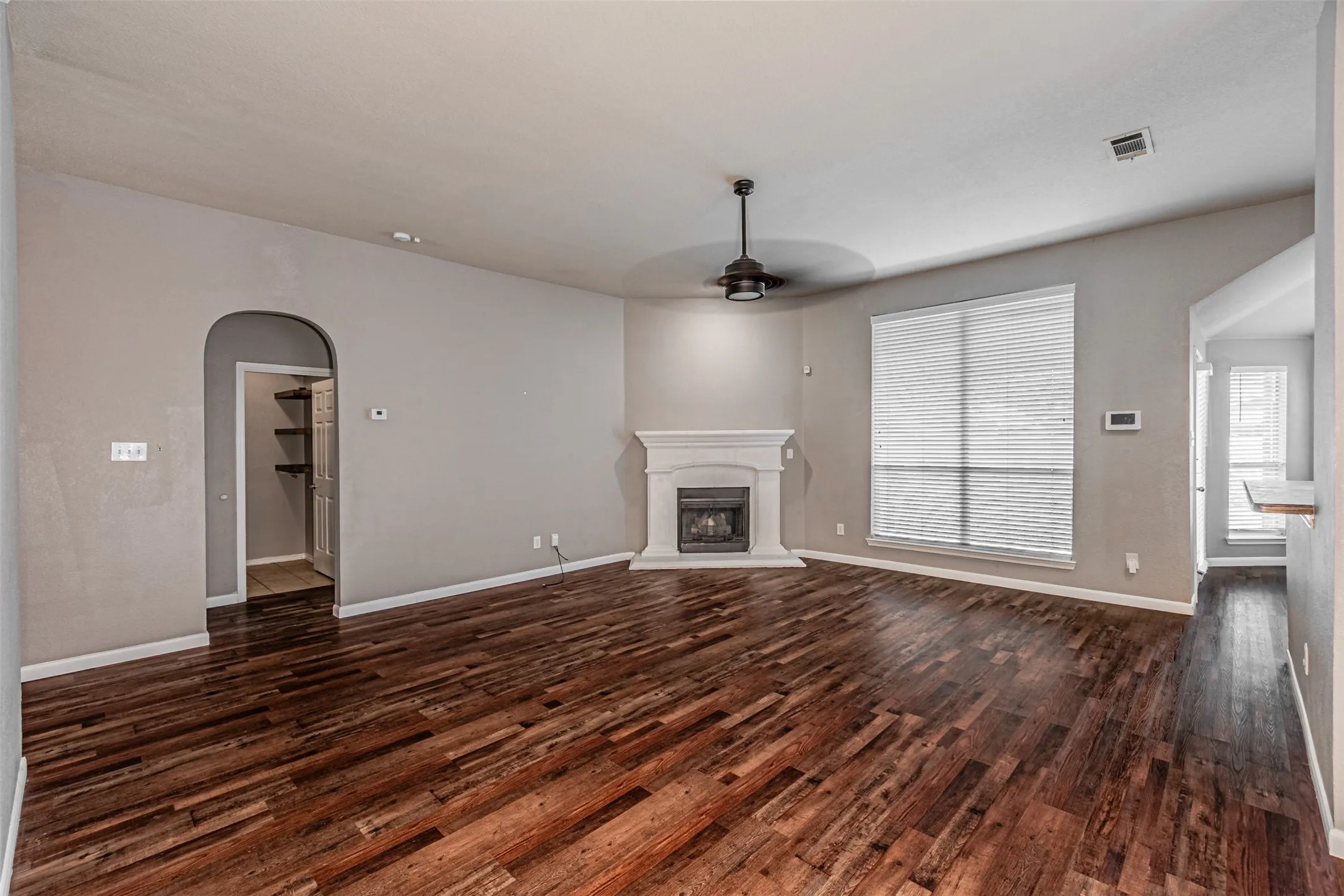 Single Family Residence For Sale in Tarrant County , 10132 Red Bluff Lane, Fort Worth, Texas 76177, 3 Bedroom, 2 Bathroom, 2 Garage spaces, 1,767 Sqft, built in 2006, mls#21337434, Real Estate Agent in Fort Worth, Homes For Sale in Tarrant county, Homes For Sale in Fort Worth, Realtor in Fort Worth Texas, Real Estate Brokerage Independent Realty Texas, Luminita Cordes Realtor