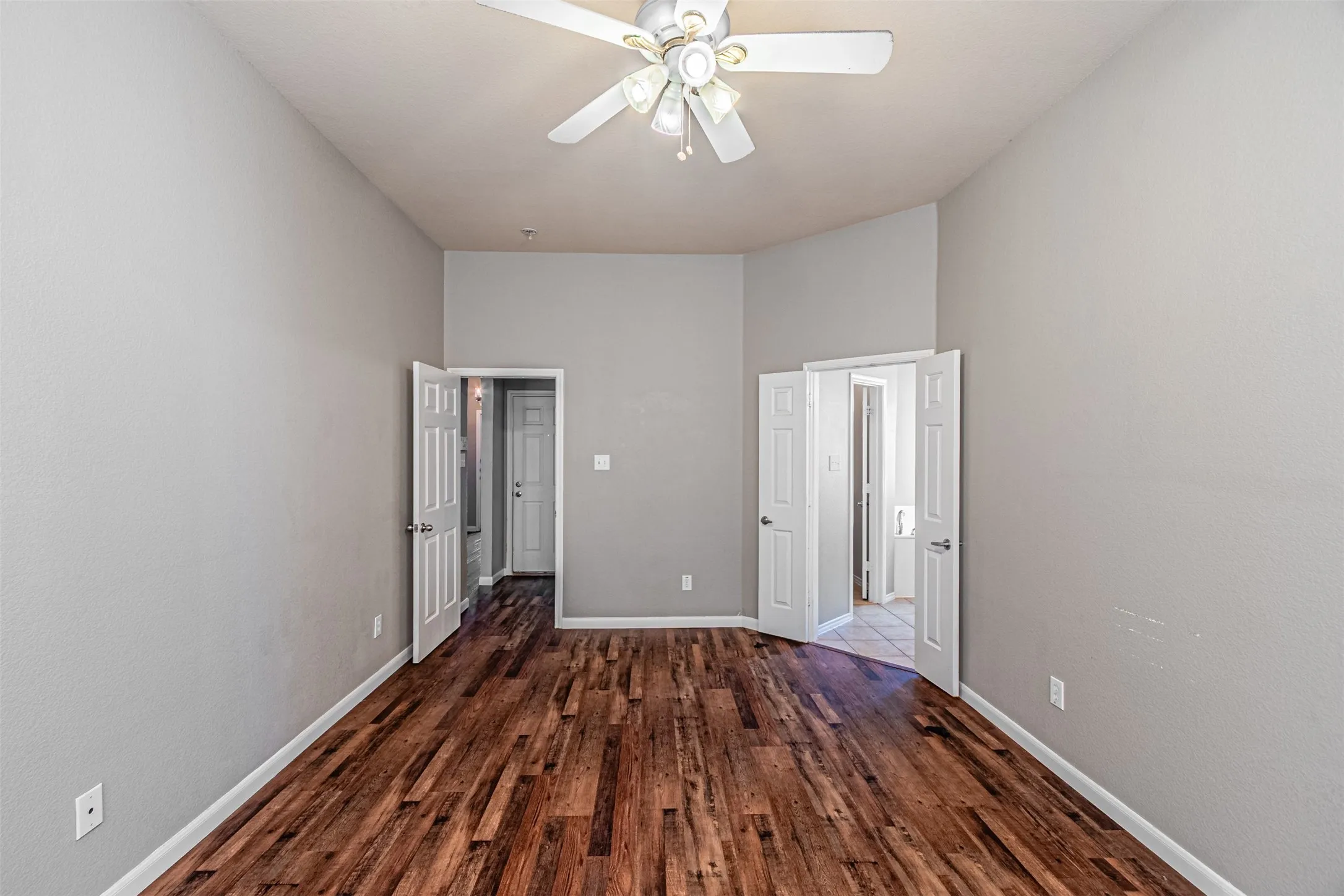 Single Family Residence For Sale in Tarrant County , 10132 Red Bluff Lane, Fort Worth, Texas 76177, 3 Bedroom, 2 Bathroom, 2 Garage spaces, 1,767 Sqft, built in 2006, mls#21337434, Real Estate Agent in Fort Worth, Homes For Sale in Tarrant county, Homes For Sale in Fort Worth, Realtor in Fort Worth Texas, Real Estate Brokerage Independent Realty Texas, Luminita Cordes Realtor