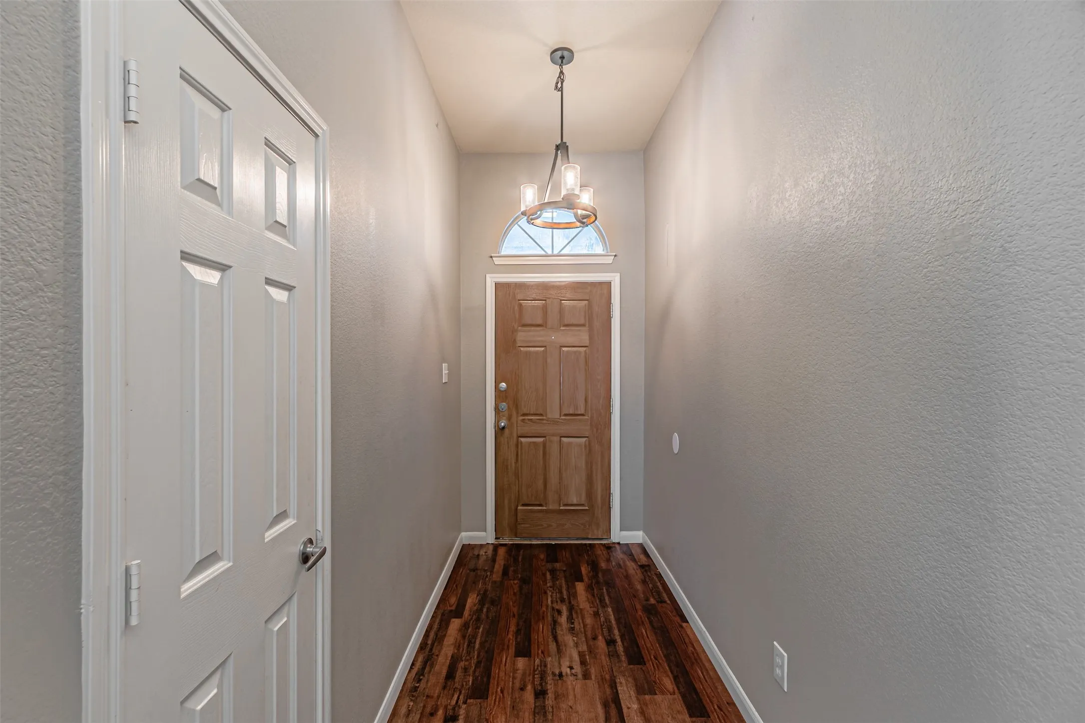 Single Family Residence For Sale in Tarrant County , 10132 Red Bluff Lane, Fort Worth, Texas 76177, 3 Bedroom, 2 Bathroom, 2 Garage spaces, 1,767 Sqft, built in 2006, mls#21337434, Real Estate Agent in Fort Worth, Homes For Sale in Tarrant county, Homes For Sale in Fort Worth, Realtor in Fort Worth Texas, Real Estate Brokerage Independent Realty Texas, Luminita Cordes Realtor