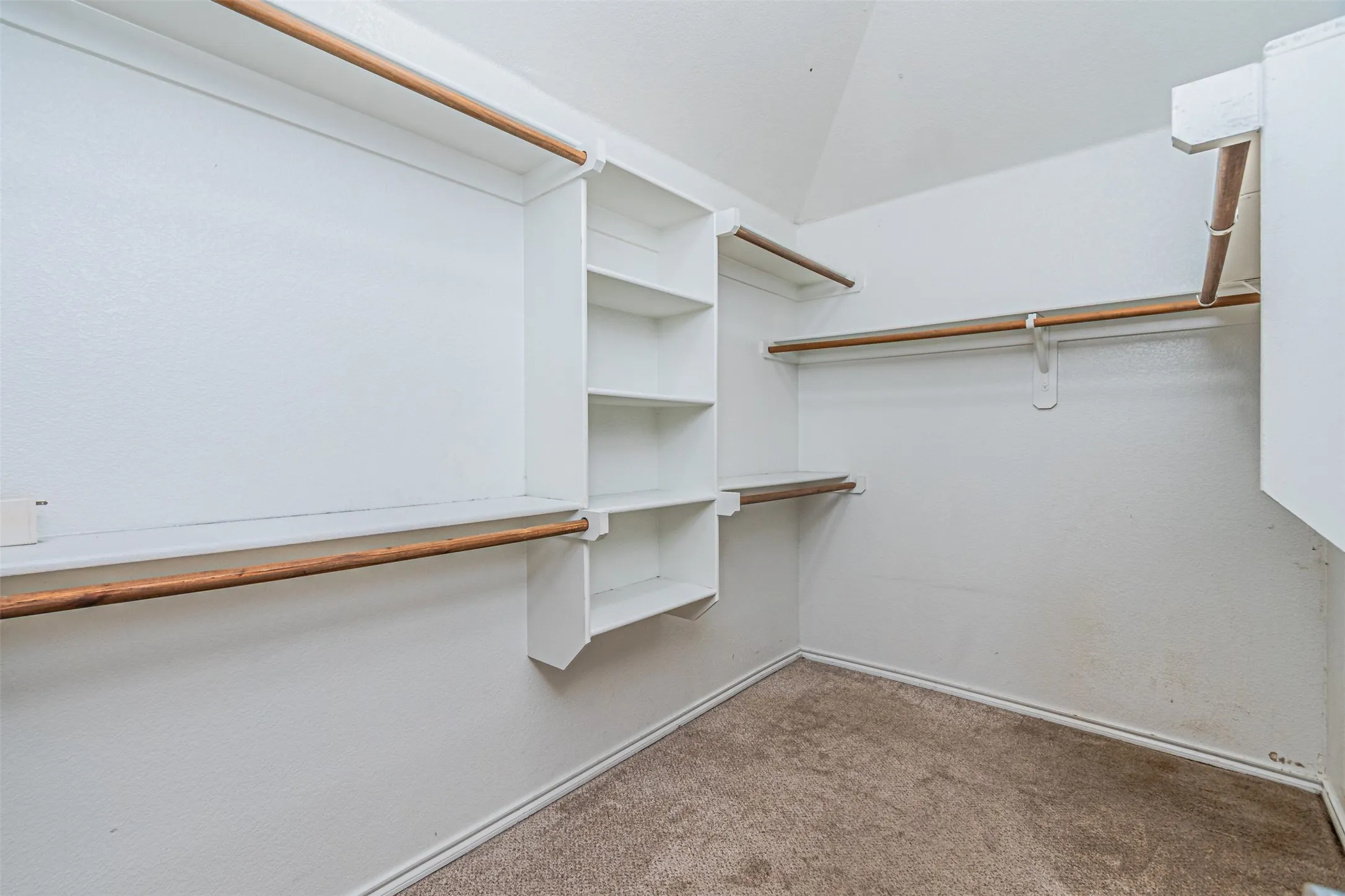 Single Family Residence For Sale in Tarrant County , 10132 Red Bluff Lane, Fort Worth, Texas 76177, 3 Bedroom, 2 Bathroom, 2 Garage spaces, 1,767 Sqft, built in 2006, mls#21337434, Real Estate Agent in Fort Worth, Homes For Sale in Tarrant county, Homes For Sale in Fort Worth, Realtor in Fort Worth Texas, Real Estate Brokerage Independent Realty Texas, Luminita Cordes Realtor