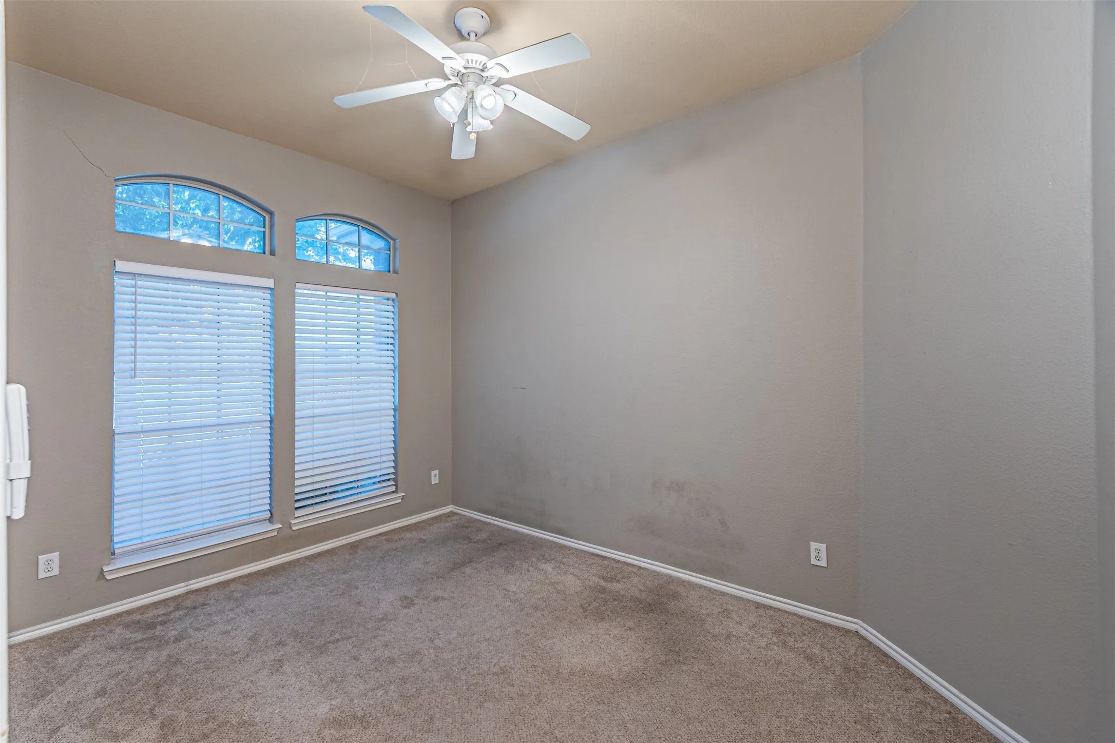 Single Family Residence For Sale in Tarrant County , 10132 Red Bluff Lane, Fort Worth, Texas 76177, 3 Bedroom, 2 Bathroom, 2 Garage spaces, 1,767 Sqft, built in 2006, mls#21337434, Real Estate Agent in Fort Worth, Homes For Sale in Tarrant county, Homes For Sale in Fort Worth, Realtor in Fort Worth Texas, Real Estate Brokerage Independent Realty Texas, Luminita Cordes Realtor