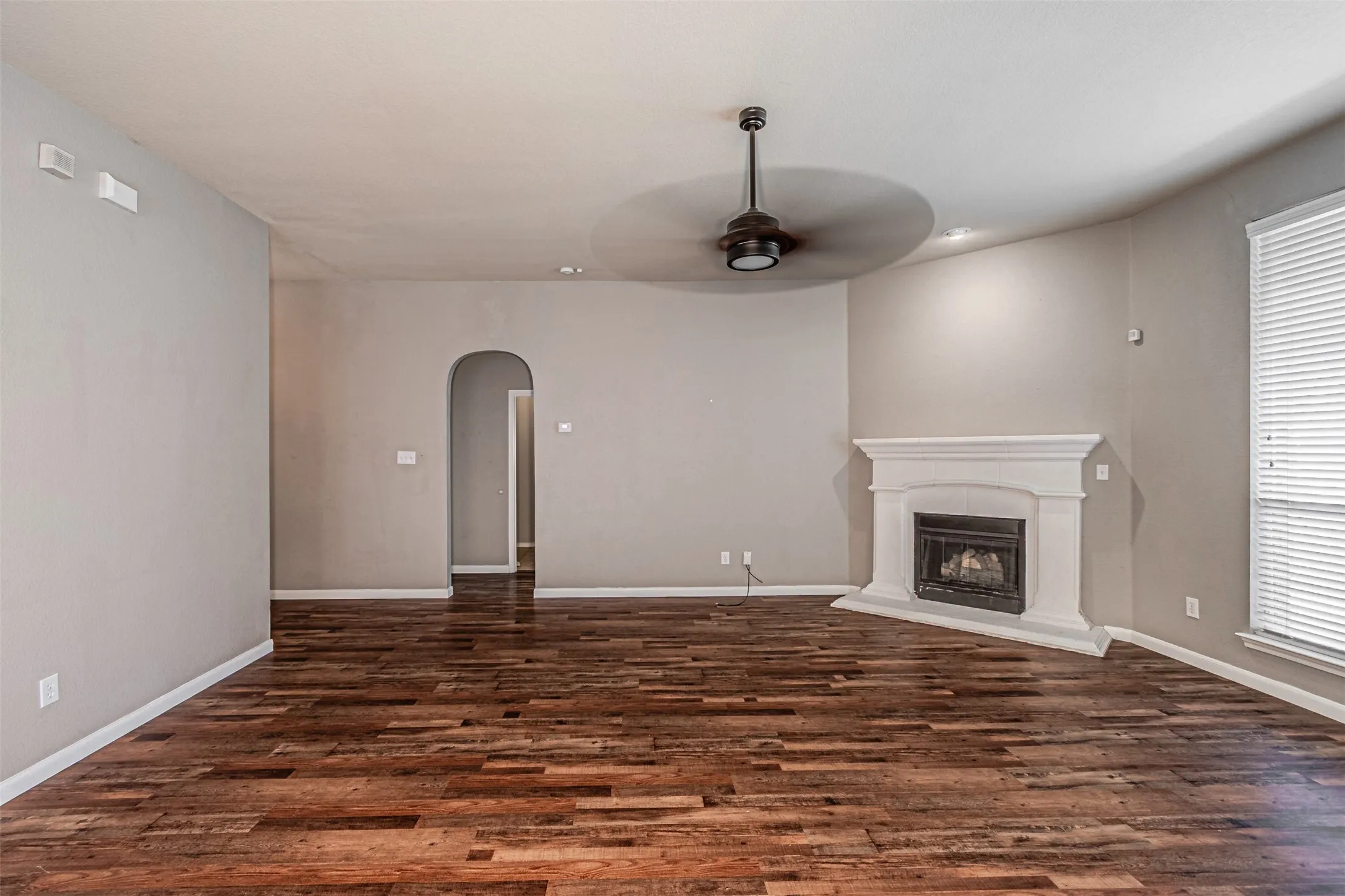 Single Family Residence For Sale in Tarrant County , 10132 Red Bluff Lane, Fort Worth, Texas 76177, 3 Bedroom, 2 Bathroom, 2 Garage spaces, 1,767 Sqft, built in 2006, mls#21337434, Real Estate Agent in Fort Worth, Homes For Sale in Tarrant county, Homes For Sale in Fort Worth, Realtor in Fort Worth Texas, Real Estate Brokerage Independent Realty Texas, Luminita Cordes Realtor