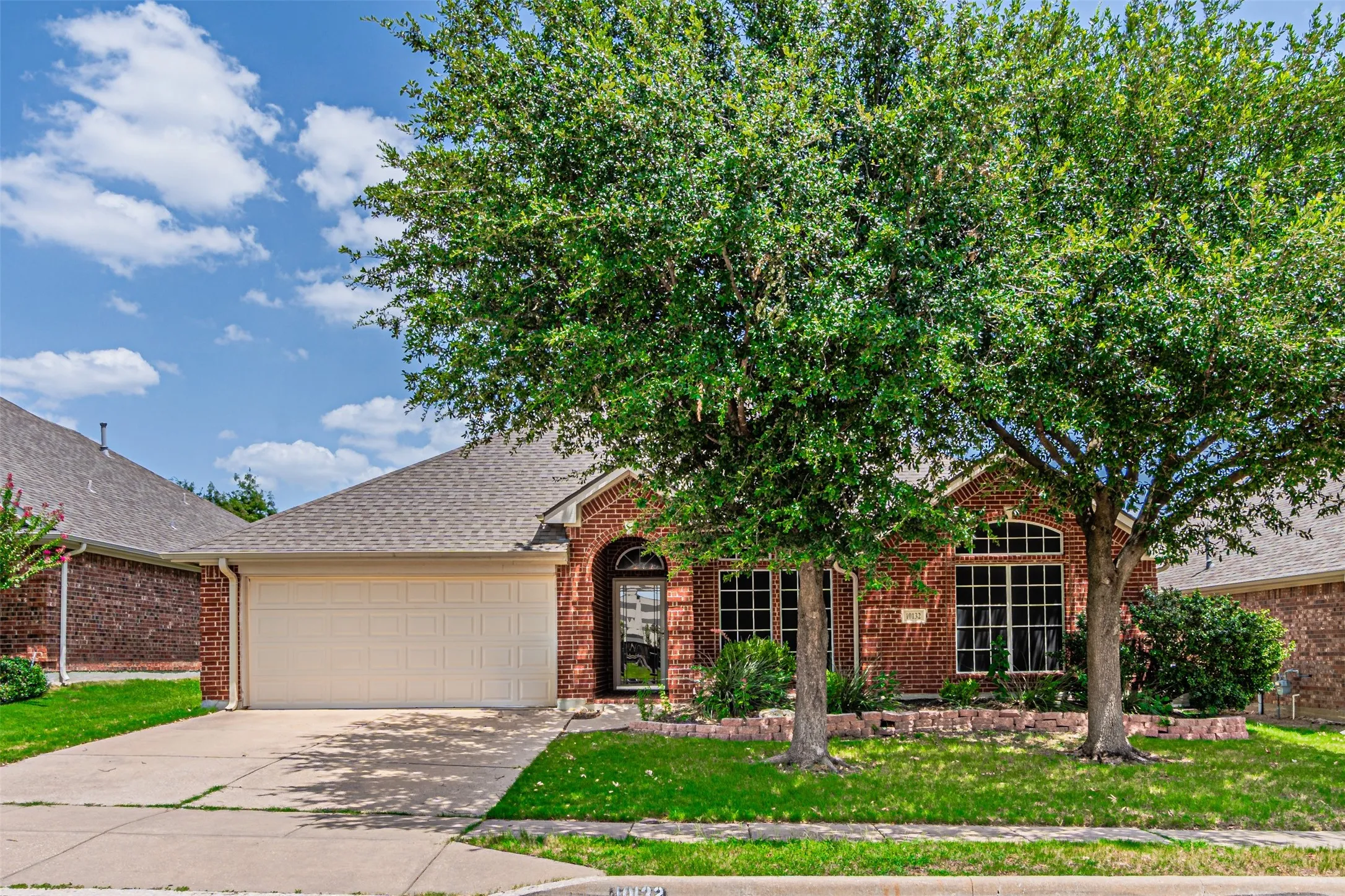 Single Family Residence For Sale in Tarrant County , 10132 Red Bluff Lane, Fort Worth, Texas 76177, 3 Bedroom, 2 Bathroom, 2 Garage spaces, 1,767 Sqft, built in 2006, mls#21337434, Real Estate Agent in Fort Worth, Homes For Sale in Tarrant county, Homes For Sale in Fort Worth, Realtor in Fort Worth Texas, Real Estate Brokerage Independent Realty Texas, Luminita Cordes Realtor