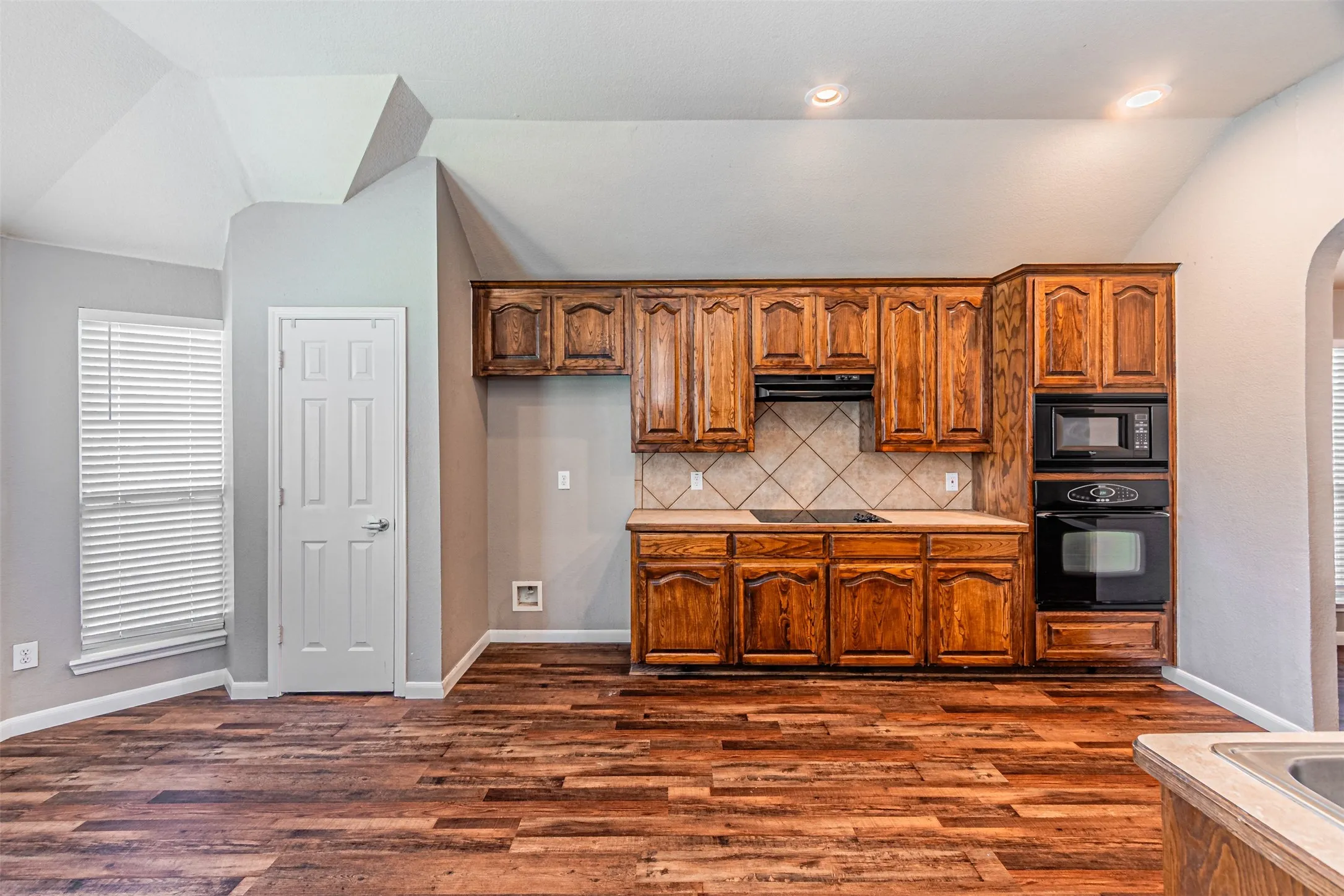 Single Family Residence For Sale in Tarrant County , 10132 Red Bluff Lane, Fort Worth, Texas 76177, 3 Bedroom, 2 Bathroom, 2 Garage spaces, 1,767 Sqft, built in 2006, mls#21337434, Real Estate Agent in Fort Worth, Homes For Sale in Tarrant county, Homes For Sale in Fort Worth, Realtor in Fort Worth Texas, Real Estate Brokerage Independent Realty Texas, Luminita Cordes Realtor