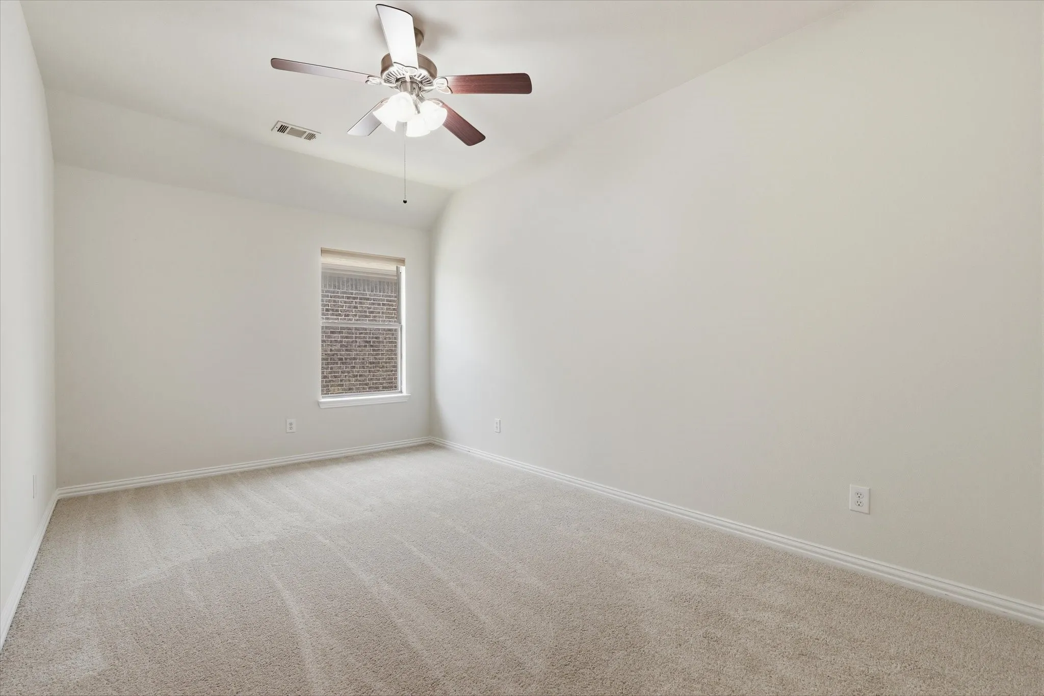 Single Family Residence For Sale in Denton County , 712 Hawk Valley Drive, Little Elm, Texas 75068, 4 Bedroom, 3 Bathroom, 2 Garage spaces, 2,772 Sqft, built in 2010, mls#21337762, Real Estate Agent in Little Elm, Homes For Sale in Denton county, Homes For Sale in Little Elm, Realtor in Little Elm Texas, Real Estate Brokerage Independent Realty Texas, Luminita Cordes Realtor