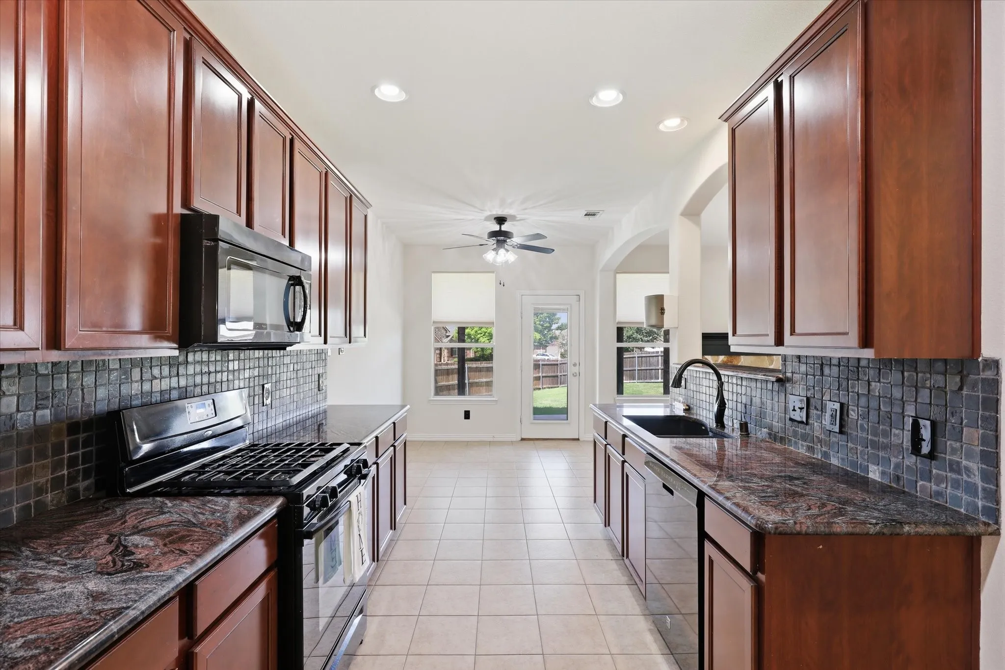 Single Family Residence For Sale in Denton County , 712 Hawk Valley Drive, Little Elm, Texas 75068, 4 Bedroom, 3 Bathroom, 2 Garage spaces, 2,772 Sqft, built in 2010, mls#21337762, Real Estate Agent in Little Elm, Homes For Sale in Denton county, Homes For Sale in Little Elm, Realtor in Little Elm Texas, Real Estate Brokerage Independent Realty Texas, Luminita Cordes Realtor