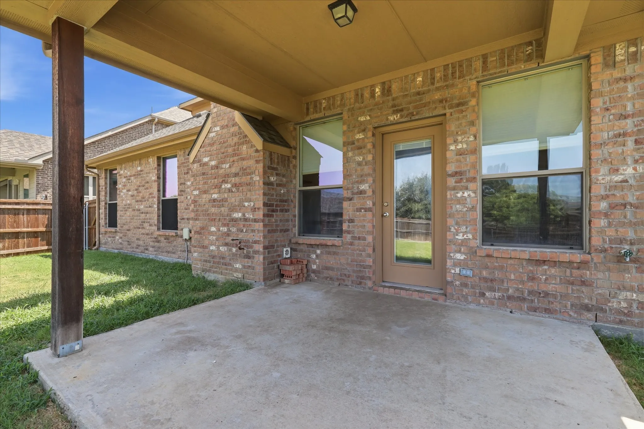Single Family Residence For Sale in Denton County , 712 Hawk Valley Drive, Little Elm, Texas 75068, 4 Bedroom, 3 Bathroom, 2 Garage spaces, 2,772 Sqft, built in 2010, mls#21337762, Real Estate Agent in Little Elm, Homes For Sale in Denton county, Homes For Sale in Little Elm, Realtor in Little Elm Texas, Real Estate Brokerage Independent Realty Texas, Luminita Cordes Realtor