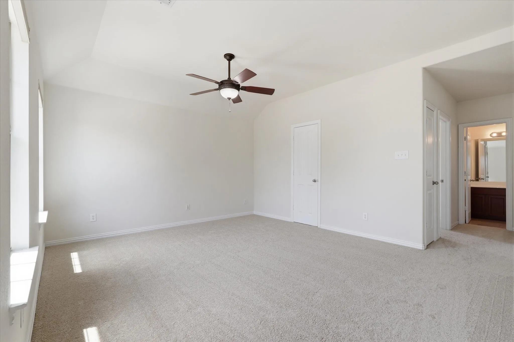 Single Family Residence For Sale in Denton County , 712 Hawk Valley Drive, Little Elm, Texas 75068, 4 Bedroom, 3 Bathroom, 2 Garage spaces, 2,772 Sqft, built in 2010, mls#21337762, Real Estate Agent in Little Elm, Homes For Sale in Denton county, Homes For Sale in Little Elm, Realtor in Little Elm Texas, Real Estate Brokerage Independent Realty Texas, Luminita Cordes Realtor