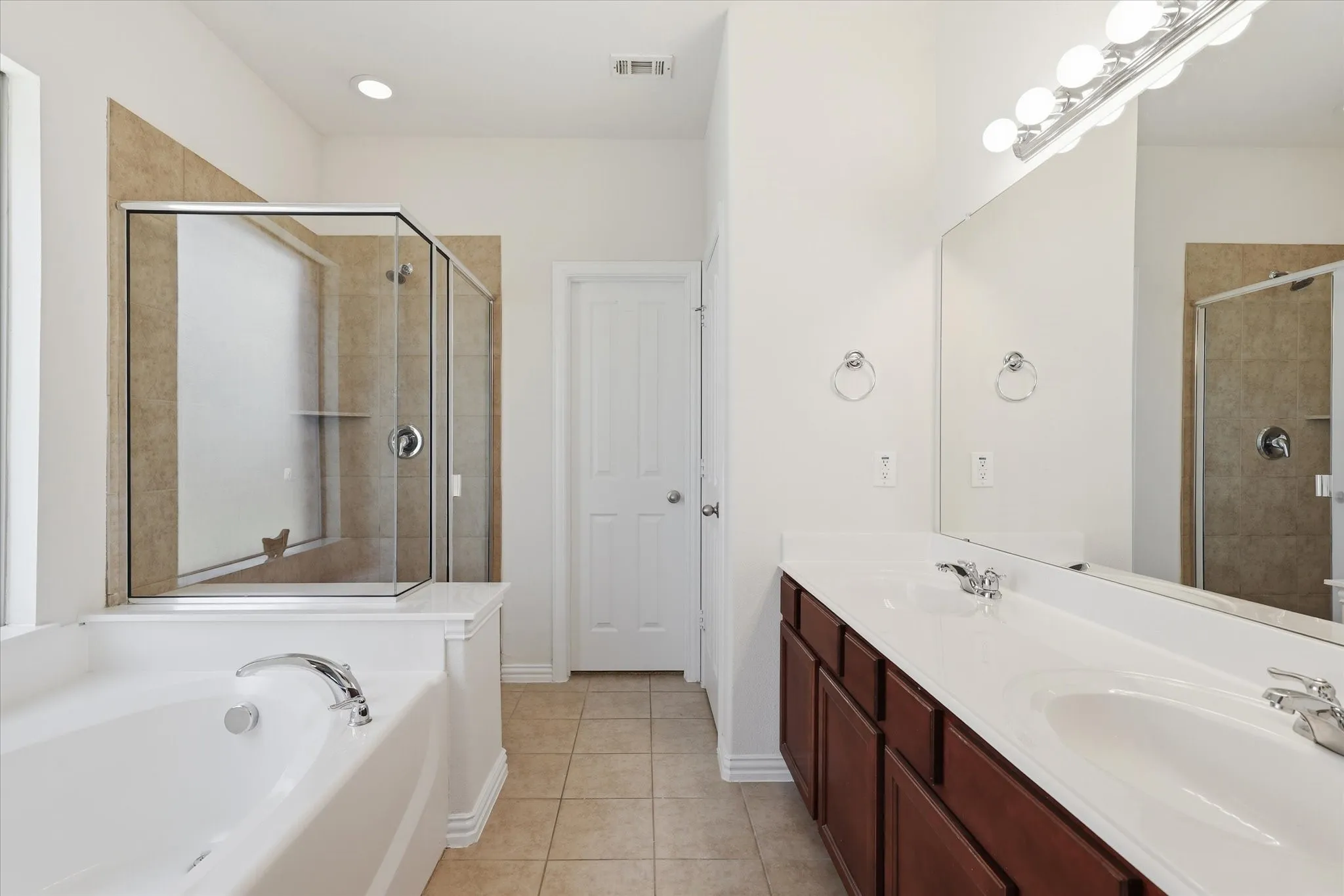 Single Family Residence For Sale in Denton County , 712 Hawk Valley Drive, Little Elm, Texas 75068, 4 Bedroom, 3 Bathroom, 2 Garage spaces, 2,772 Sqft, built in 2010, mls#21337762, Real Estate Agent in Little Elm, Homes For Sale in Denton county, Homes For Sale in Little Elm, Realtor in Little Elm Texas, Real Estate Brokerage Independent Realty Texas, Luminita Cordes Realtor