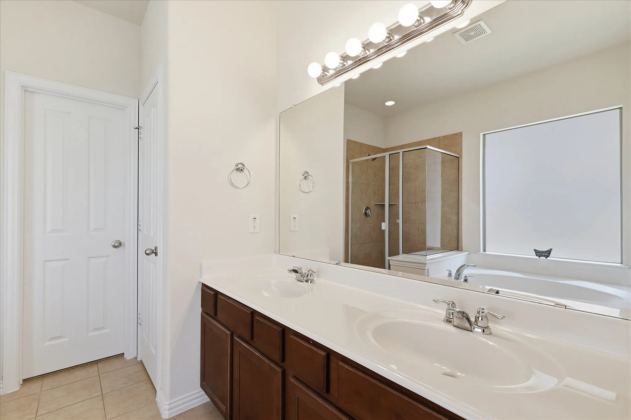 Single Family Residence For Sale in Denton County , 712 Hawk Valley Drive, Little Elm, Texas 75068, 4 Bedroom, 3 Bathroom, 2 Garage spaces, 2,772 Sqft, built in 2010, mls#21337762, Real Estate Agent in Little Elm, Homes For Sale in Denton county, Homes For Sale in Little Elm, Realtor in Little Elm Texas, Real Estate Brokerage Independent Realty Texas, Luminita Cordes Realtor
