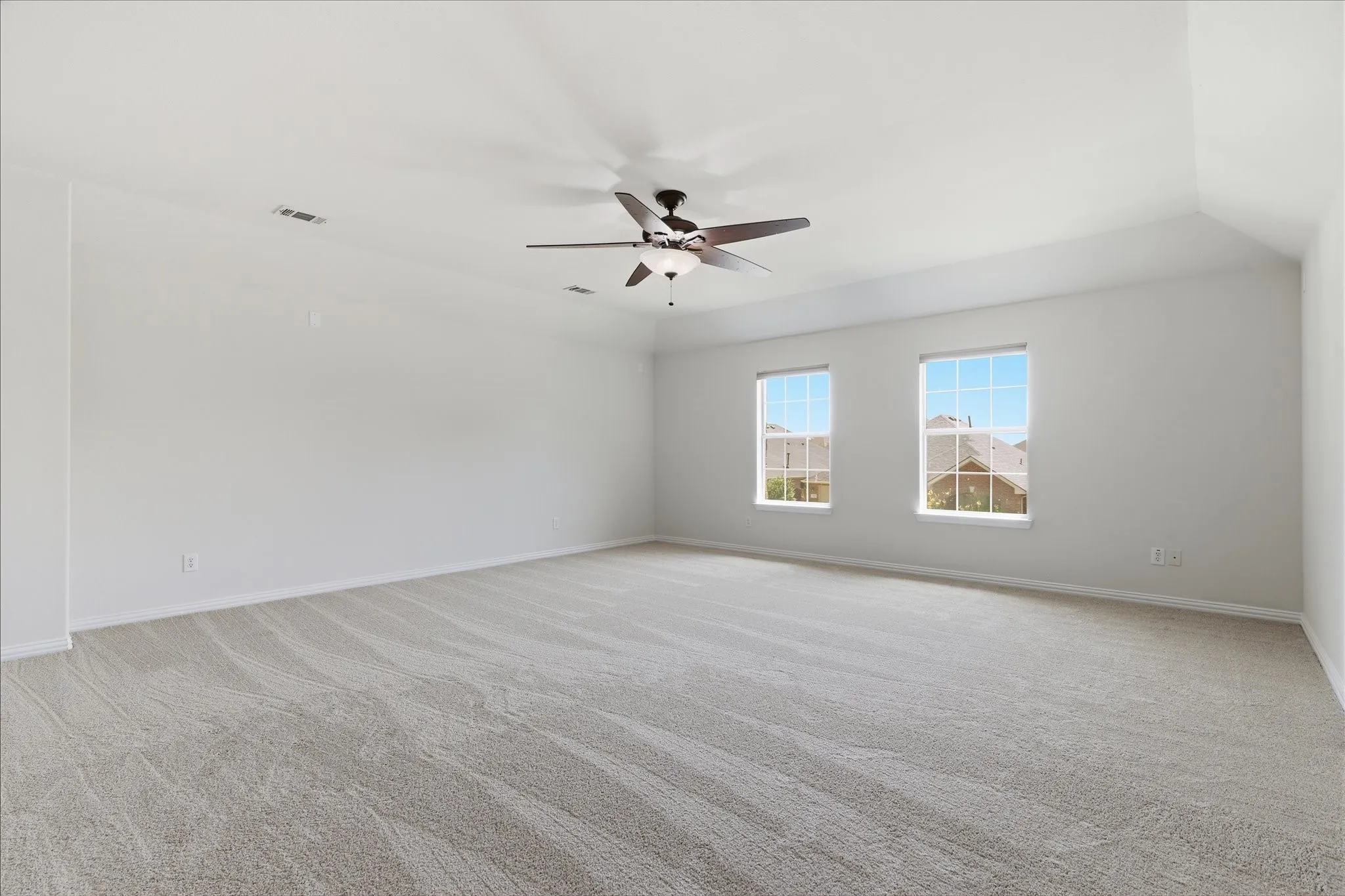 Single Family Residence For Sale in Denton County , 712 Hawk Valley Drive, Little Elm, Texas 75068, 4 Bedroom, 3 Bathroom, 2 Garage spaces, 2,772 Sqft, built in 2010, mls#21337762, Real Estate Agent in Little Elm, Homes For Sale in Denton county, Homes For Sale in Little Elm, Realtor in Little Elm Texas, Real Estate Brokerage Independent Realty Texas, Luminita Cordes Realtor