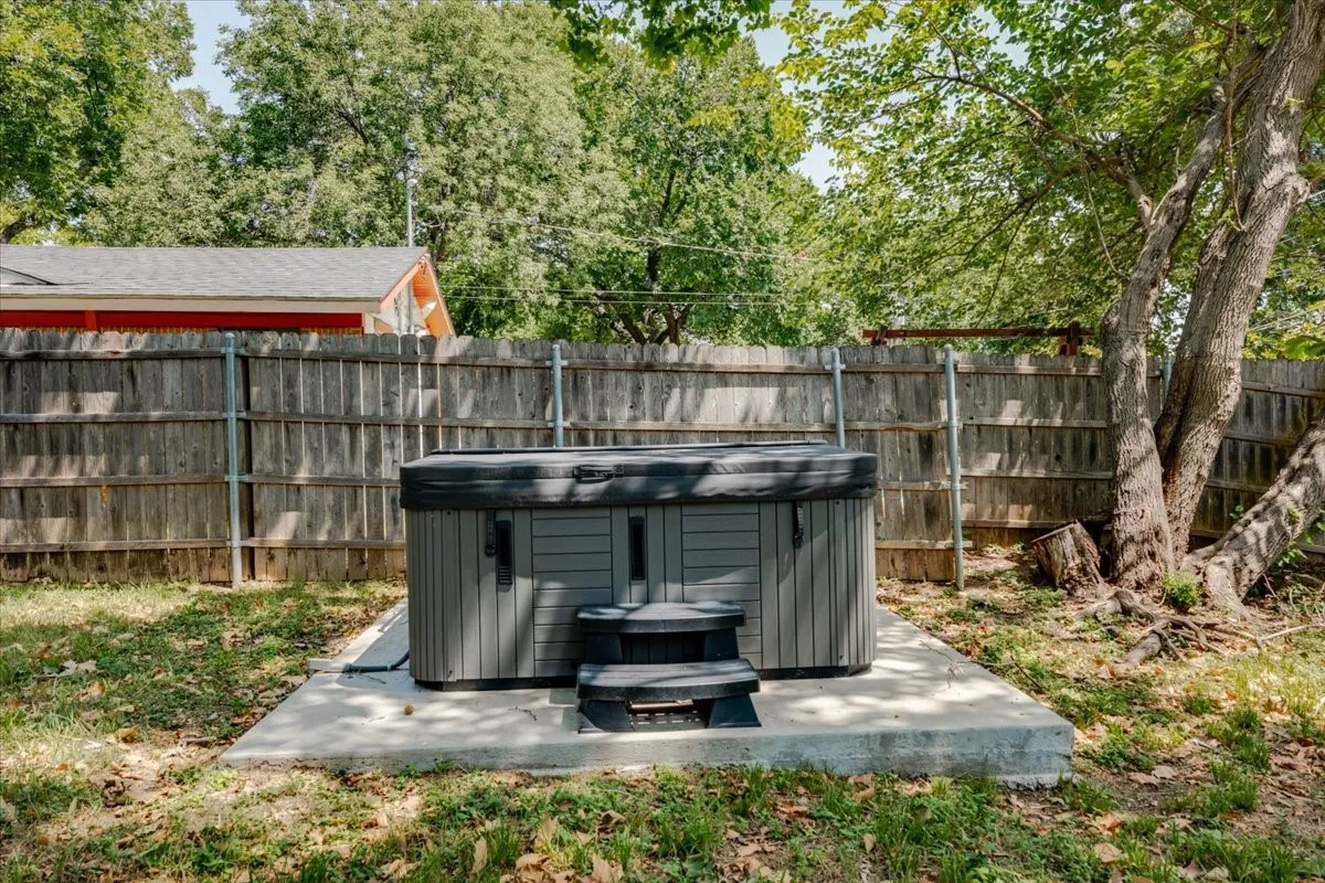 Single Family Residence For Sale in Tarrant County , 5163 Waits Avenue, Fort Worth, Texas 76133, 3 Bedroom, 2 Bathroom, Garage spaces, 1,632 Sqft, built in 1957, mls#21332615, Real Estate Agent in Fort Worth, Homes For Sale in Tarrant county, Homes For Sale in Fort Worth, Realtor in Fort Worth Texas, Real Estate Brokerage Independent Realty Texas, Luminita Cordes Realtor