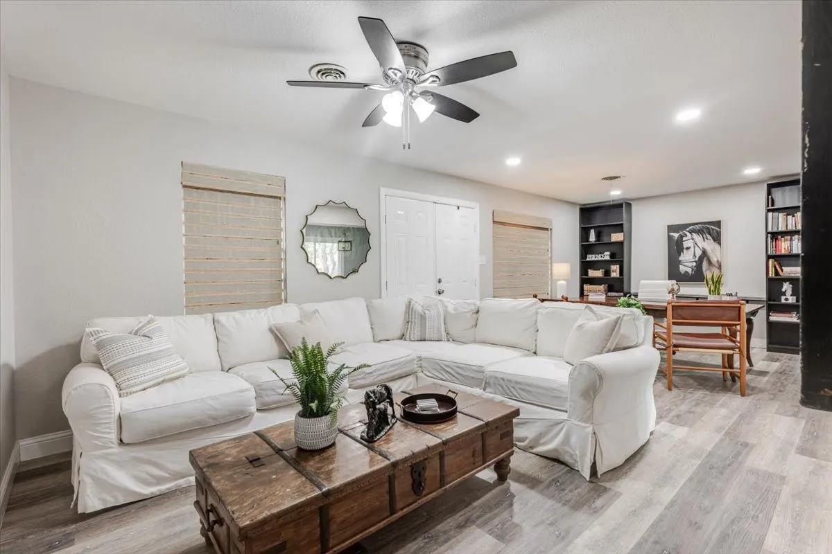 Single Family Residence For Sale in Tarrant County , 5163 Waits Avenue, Fort Worth, Texas 76133, 3 Bedroom, 2 Bathroom, Garage spaces, 1,632 Sqft, built in 1957, mls#21332615, Real Estate Agent in Fort Worth, Homes For Sale in Tarrant county, Homes For Sale in Fort Worth, Realtor in Fort Worth Texas, Real Estate Brokerage Independent Realty Texas, Luminita Cordes Realtor