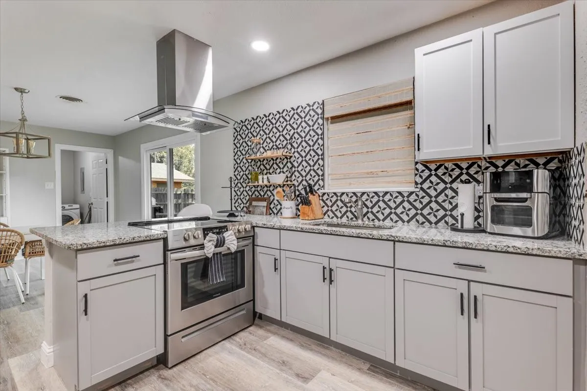 Single Family Residence For Sale in Tarrant County , 5163 Waits Avenue, Fort Worth, Texas 76133, 3 Bedroom, 2 Bathroom, Garage spaces, 1,632 Sqft, built in 1957, mls#21332615, Real Estate Agent in Fort Worth, Homes For Sale in Tarrant county, Homes For Sale in Fort Worth, Realtor in Fort Worth Texas, Real Estate Brokerage Independent Realty Texas, Luminita Cordes Realtor