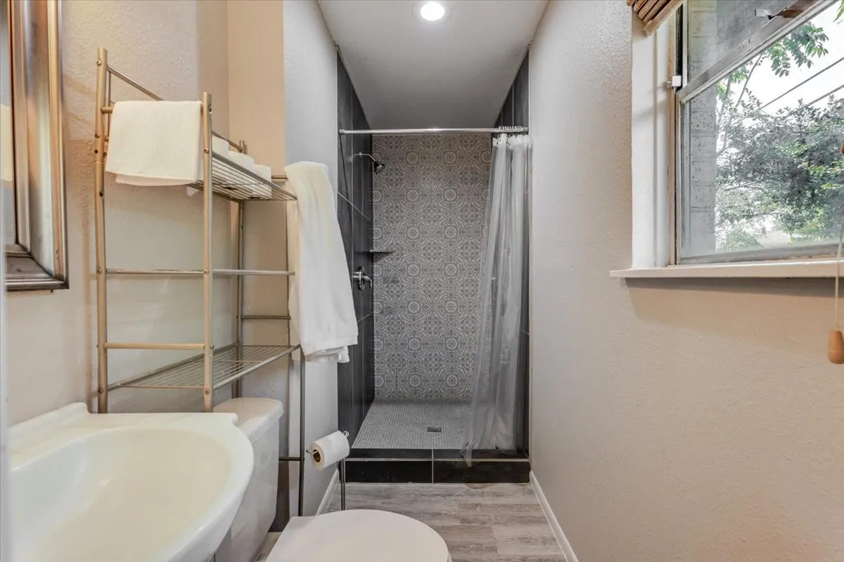 Single Family Residence For Sale in Tarrant County , 5163 Waits Avenue, Fort Worth, Texas 76133, 3 Bedroom, 2 Bathroom, Garage spaces, 1,632 Sqft, built in 1957, mls#21332615, Real Estate Agent in Fort Worth, Homes For Sale in Tarrant county, Homes For Sale in Fort Worth, Realtor in Fort Worth Texas, Real Estate Brokerage Independent Realty Texas, Luminita Cordes Realtor