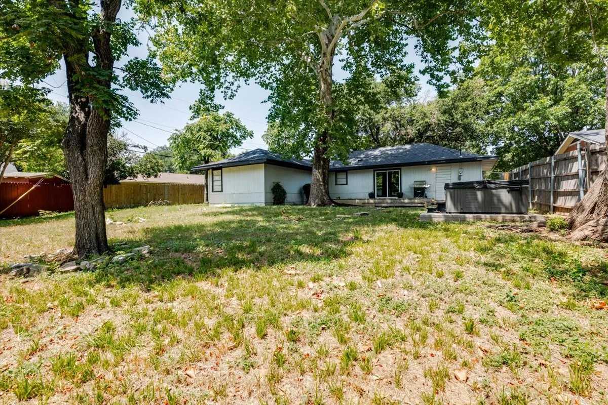 Single Family Residence For Sale in Tarrant County , 5163 Waits Avenue, Fort Worth, Texas 76133, 3 Bedroom, 2 Bathroom, Garage spaces, 1,632 Sqft, built in 1957, mls#21332615, Real Estate Agent in Fort Worth, Homes For Sale in Tarrant county, Homes For Sale in Fort Worth, Realtor in Fort Worth Texas, Real Estate Brokerage Independent Realty Texas, Luminita Cordes Realtor