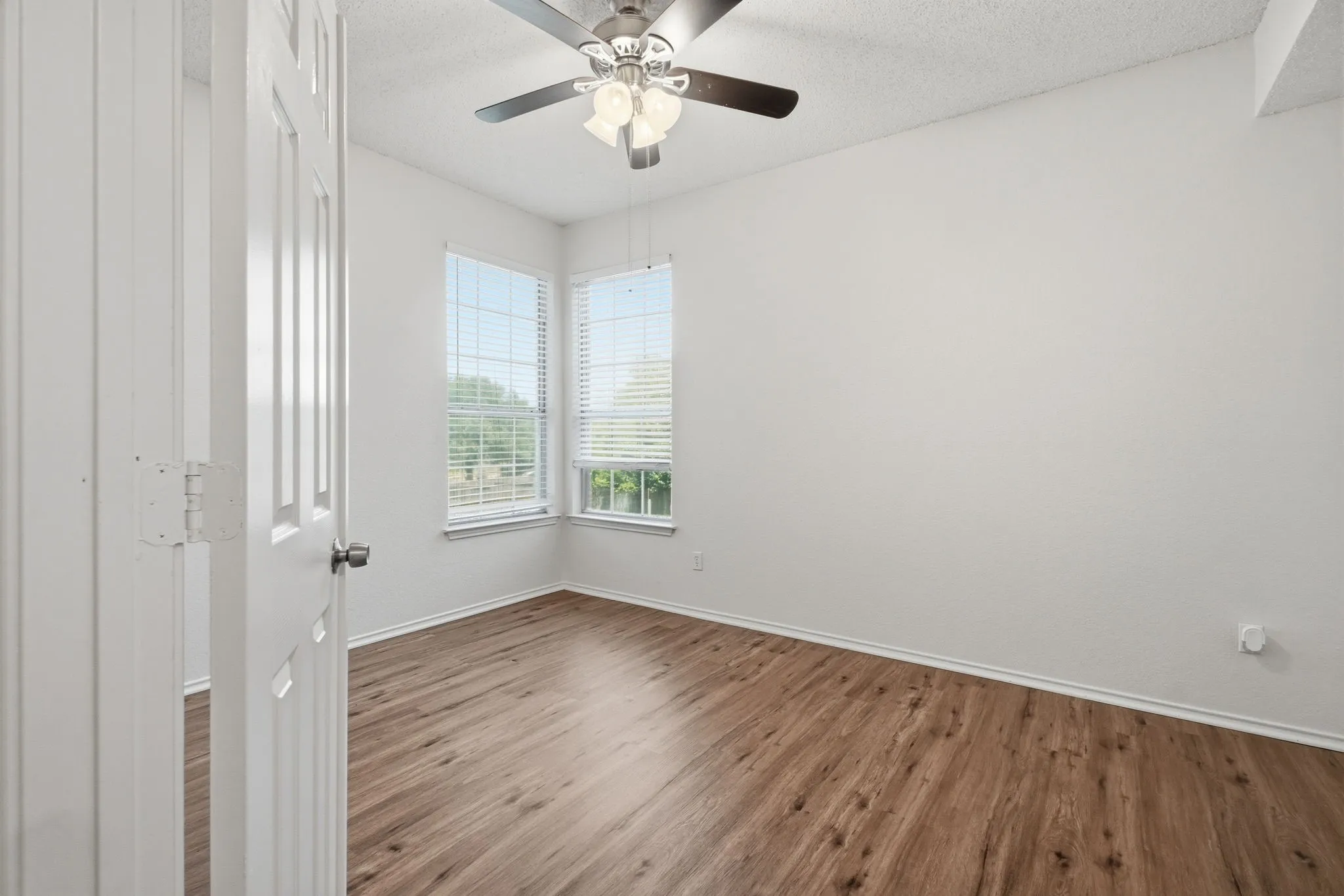 Single Family Residence For Sale in Tarrant County , 7840 Clover Leaf Drive, North Richland Hills, Texas 76182, 4 Bedroom, 3 Bathroom, 2 Garage spaces, 3,405 Sqft, built in 1990, mls#21318346, Real Estate Agent in North Richland Hills, Homes For Sale in Tarrant county, Homes For Sale in North Richland Hills, Realtor in North Richland Hills Texas, Real Estate Brokerage Independent Realty Texas, Luminita Cordes Realtor