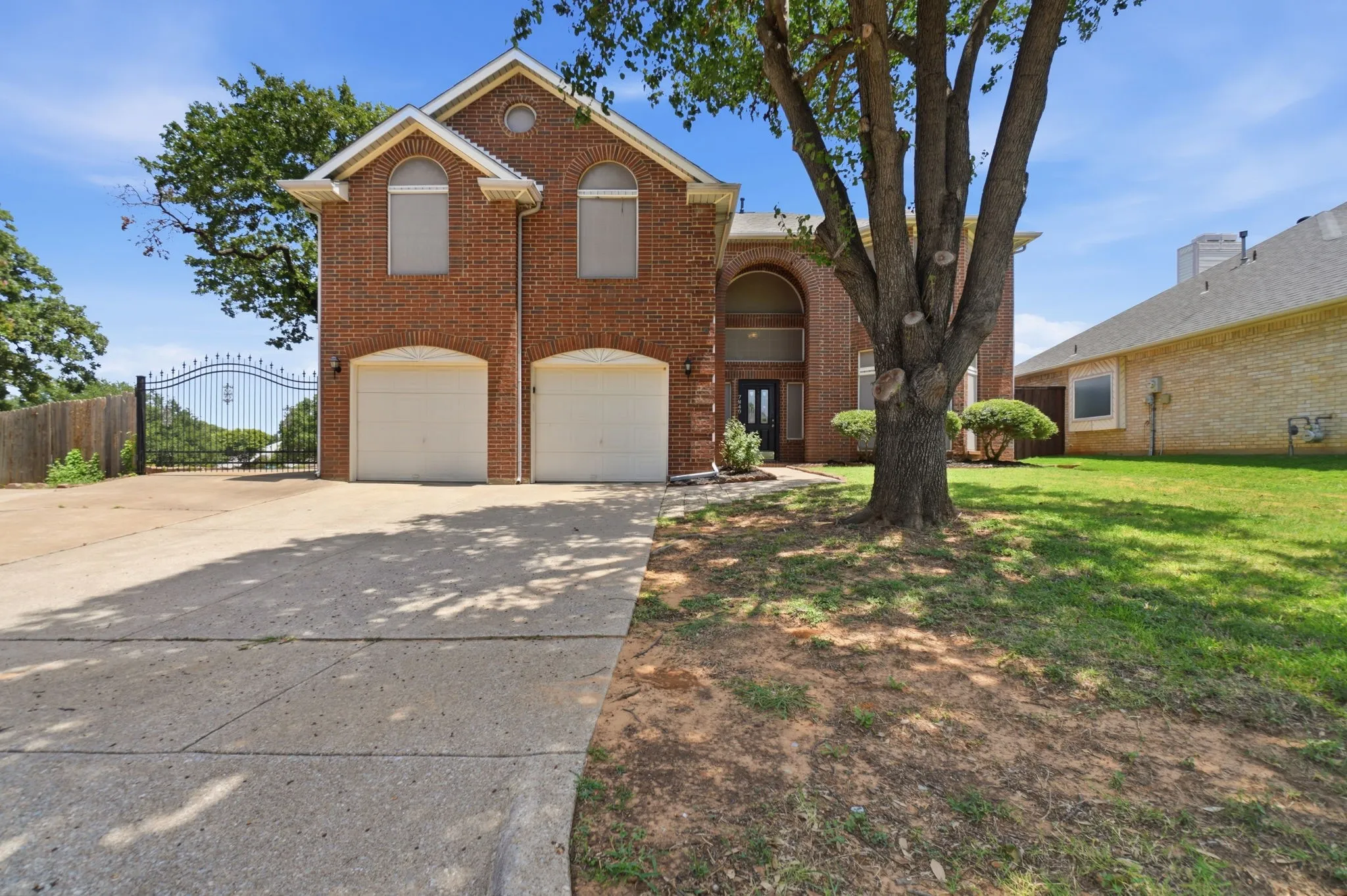 Single Family Residence For Sale in Tarrant County , 7840 Clover Leaf Drive, North Richland Hills, Texas 76182, 4 Bedroom, 3 Bathroom, 2 Garage spaces, 3,405 Sqft, built in 1990, mls#21318346, Real Estate Agent in North Richland Hills, Homes For Sale in Tarrant county, Homes For Sale in North Richland Hills, Realtor in North Richland Hills Texas, Real Estate Brokerage Independent Realty Texas, Luminita Cordes Realtor