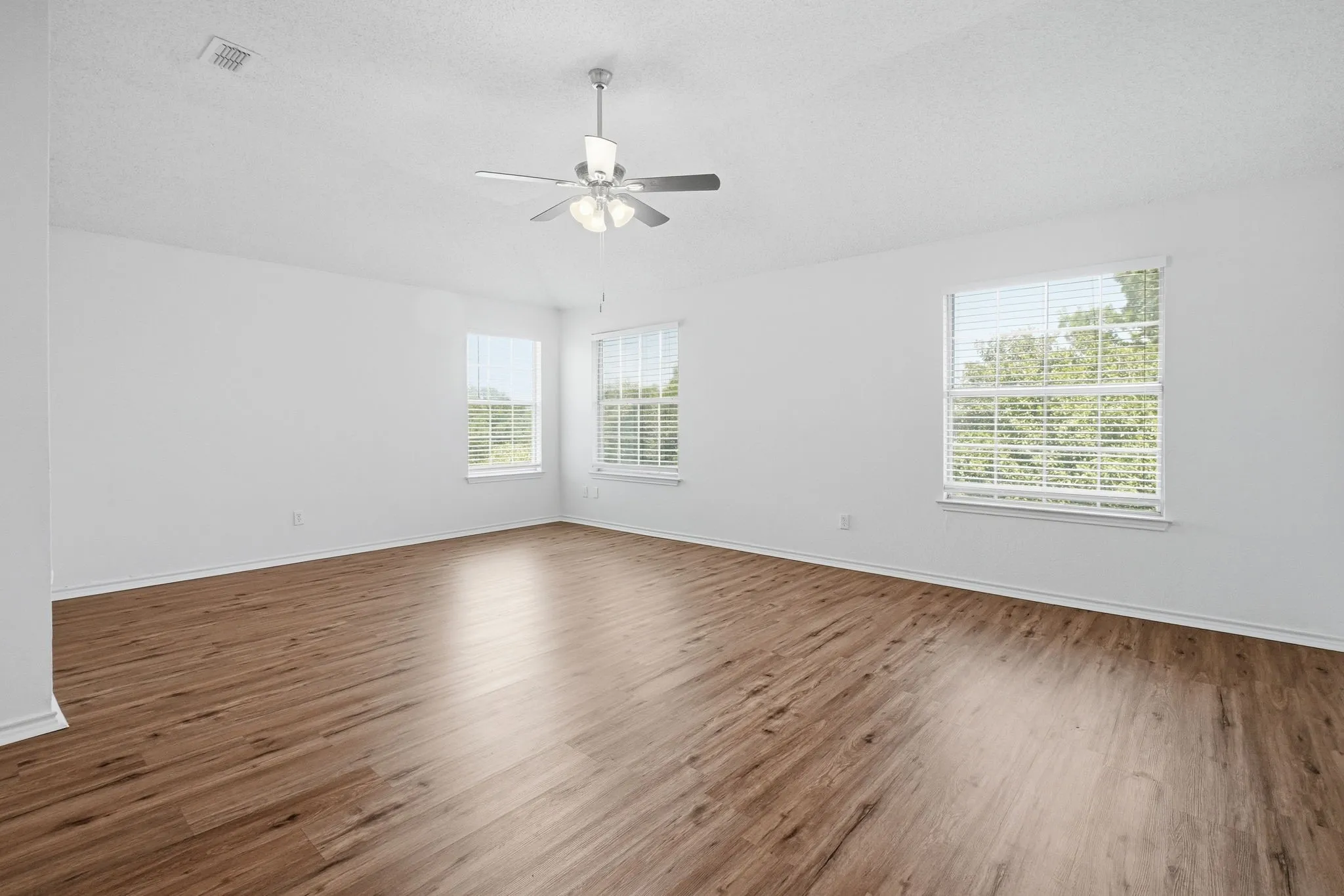 Single Family Residence For Sale in Tarrant County , 7840 Clover Leaf Drive, North Richland Hills, Texas 76182, 4 Bedroom, 3 Bathroom, 2 Garage spaces, 3,405 Sqft, built in 1990, mls#21318346, Real Estate Agent in North Richland Hills, Homes For Sale in Tarrant county, Homes For Sale in North Richland Hills, Realtor in North Richland Hills Texas, Real Estate Brokerage Independent Realty Texas, Luminita Cordes Realtor
